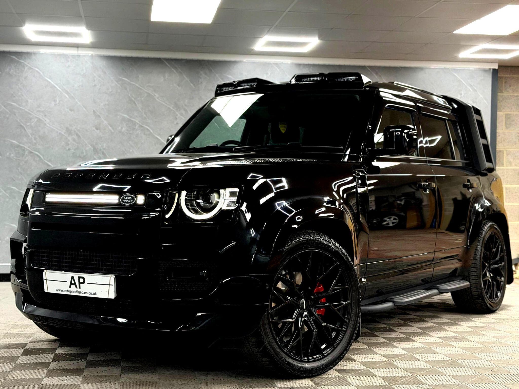 2024 Land Rover Defender 110 - Thumbnail 10