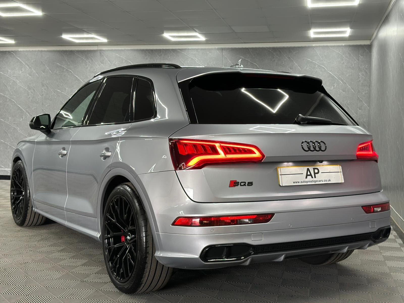 2017 Audi SQ5 - Thumbnail 27