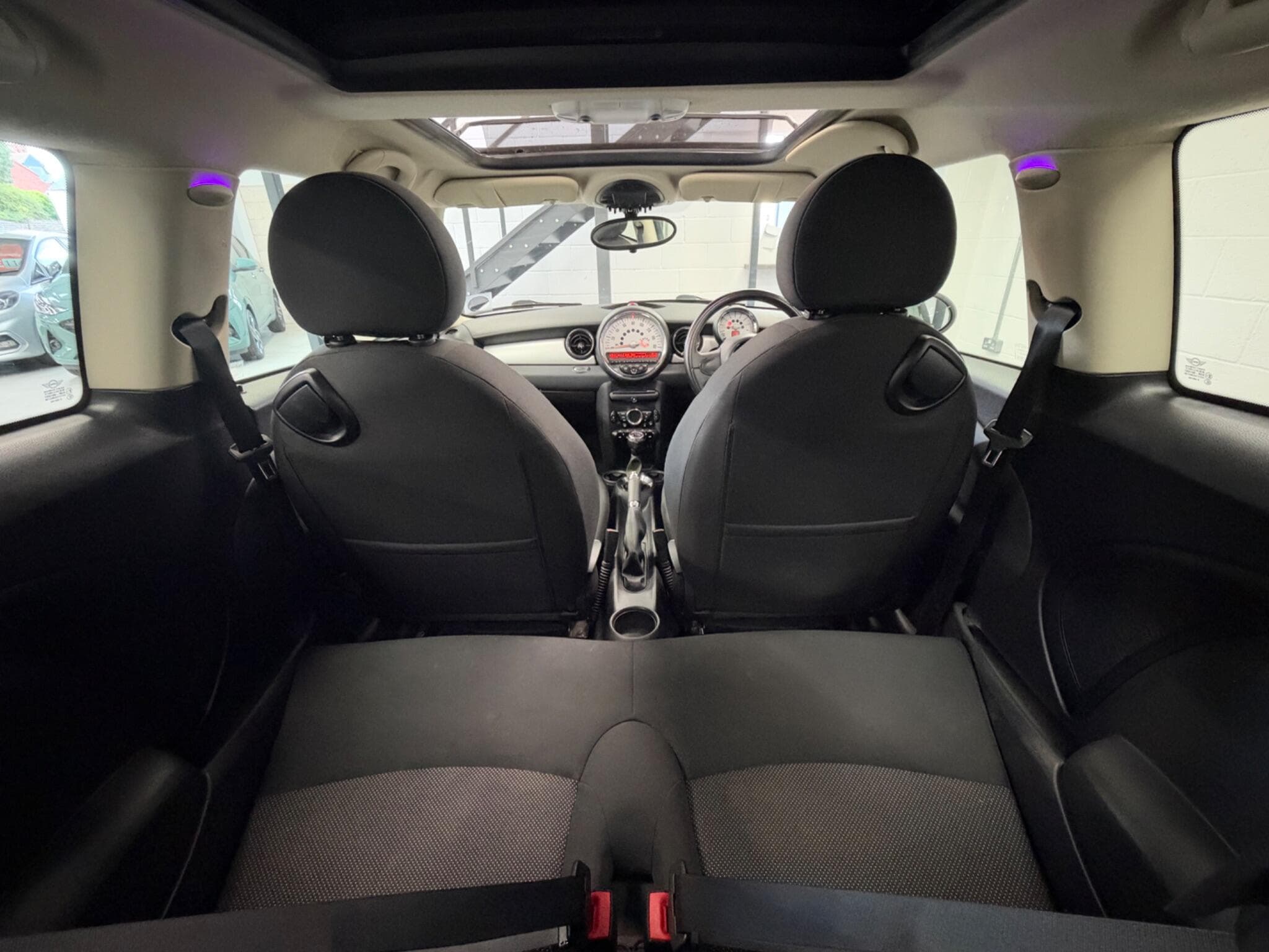 2011 MINI Hatch - Thumbnail 21