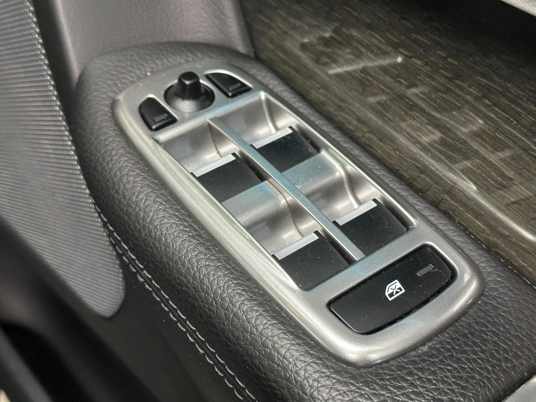 2015 Jaguar XF - Thumbnail 23