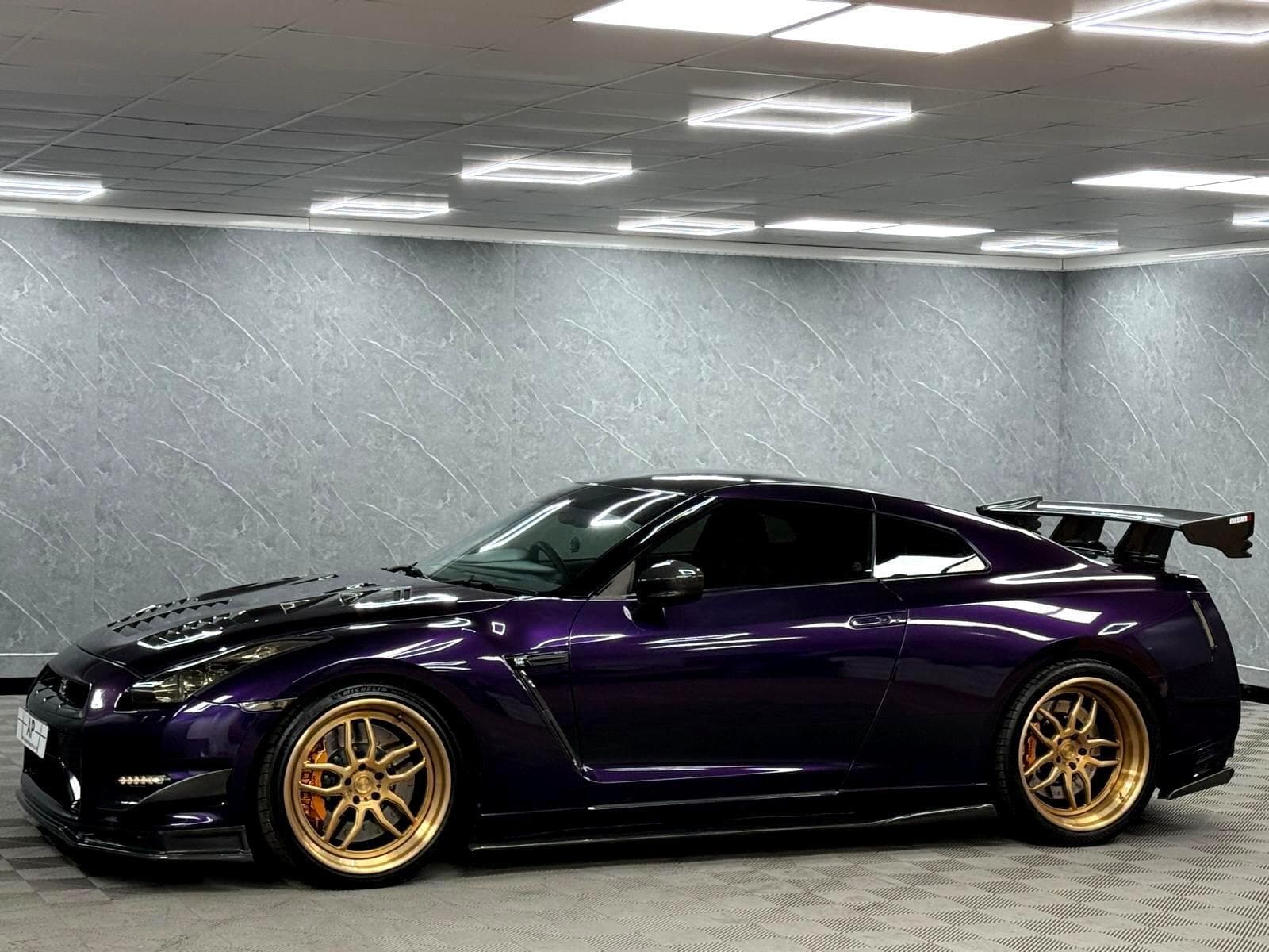 2011 Nissan GT-R - Thumbnail 32