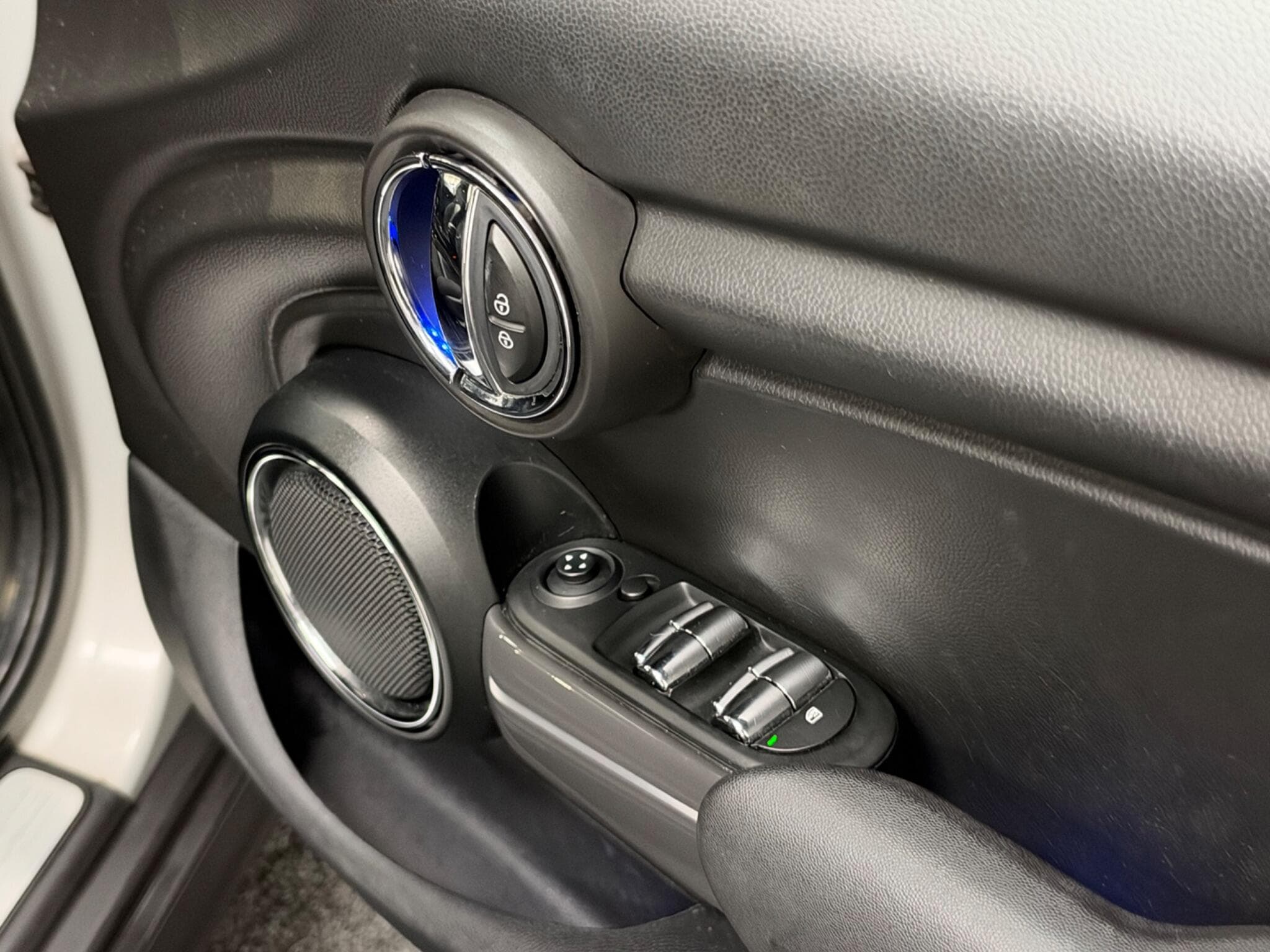 2015 MINI Hatch - Thumbnail 29