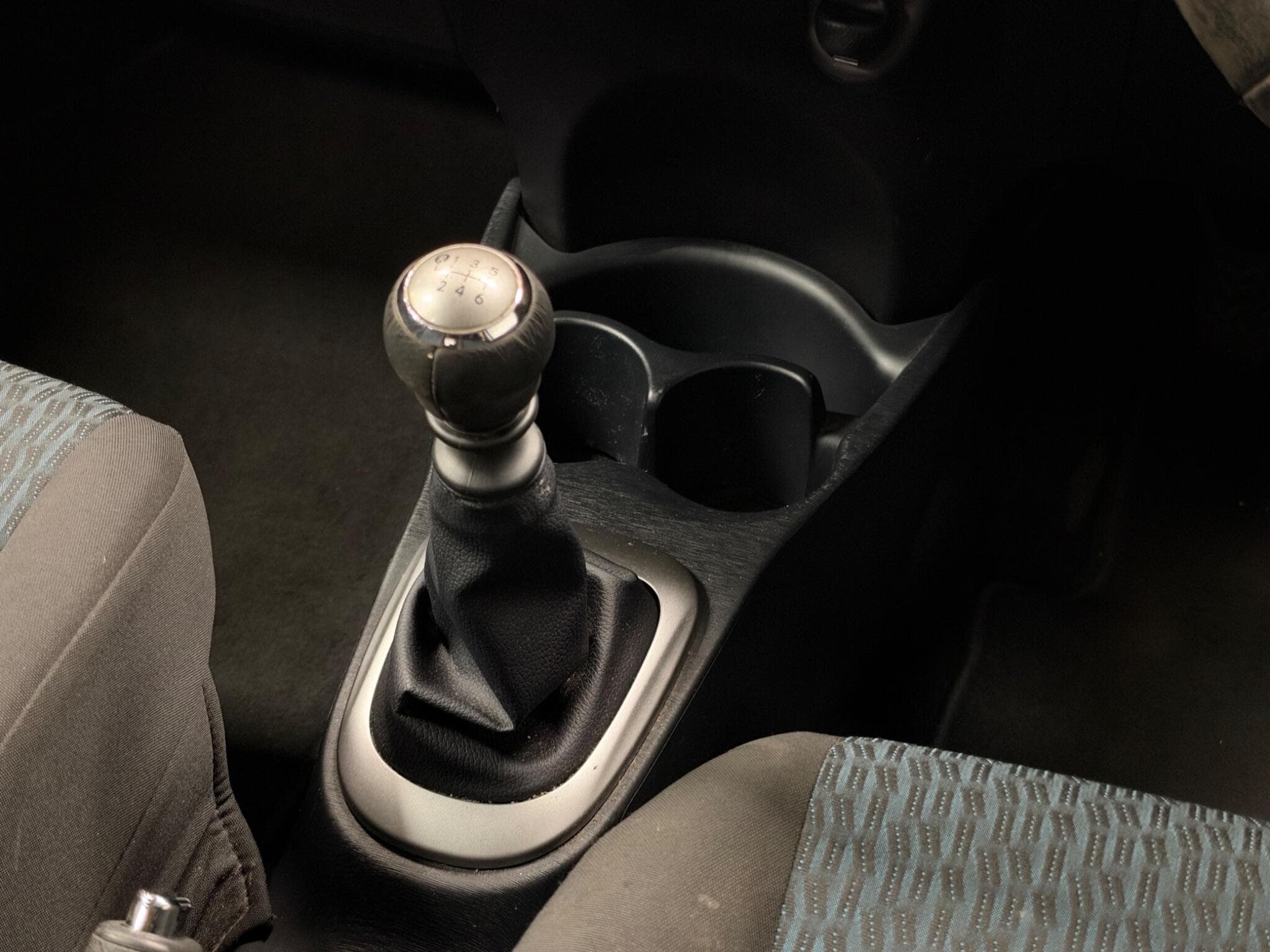 2012 Toyota Yaris - Thumbnail 19