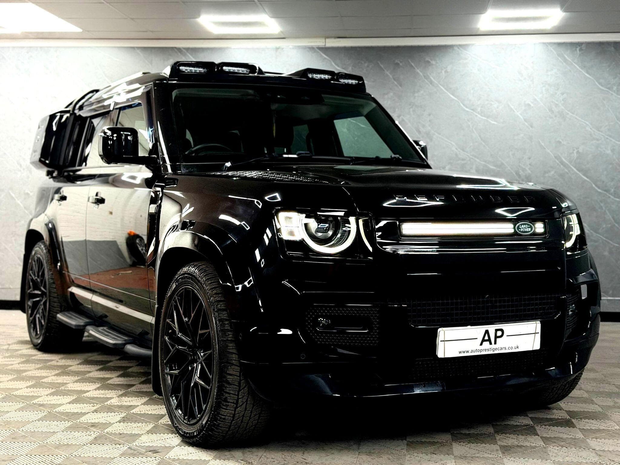 2024 Land Rover Defender 110 - Thumbnail 6