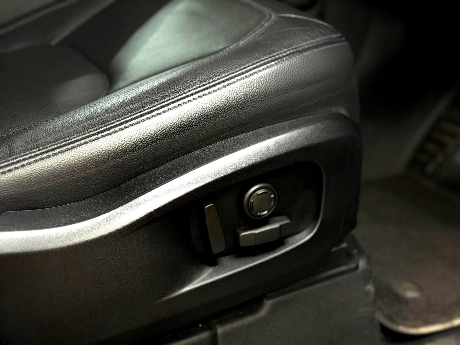 2024 Land Rover Defender 110 - Thumbnail 33