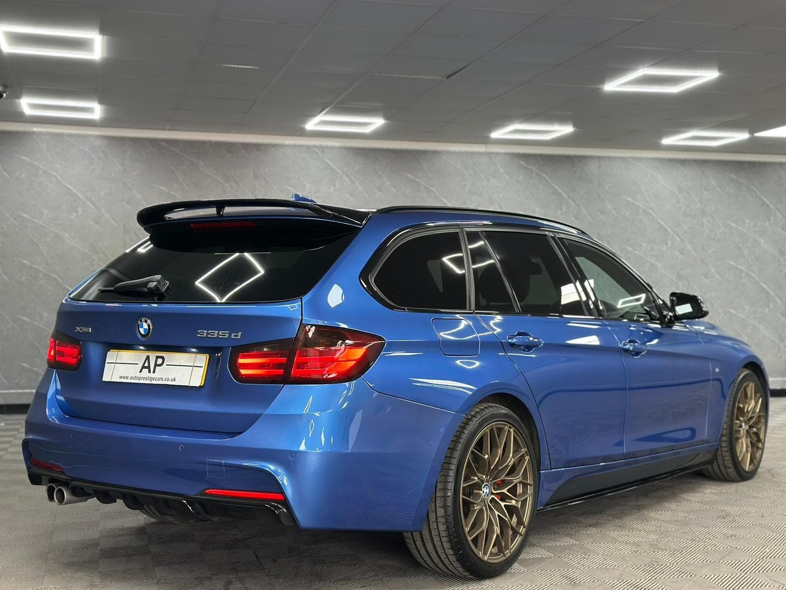 2015 BMW 3 Series - Thumbnail 31