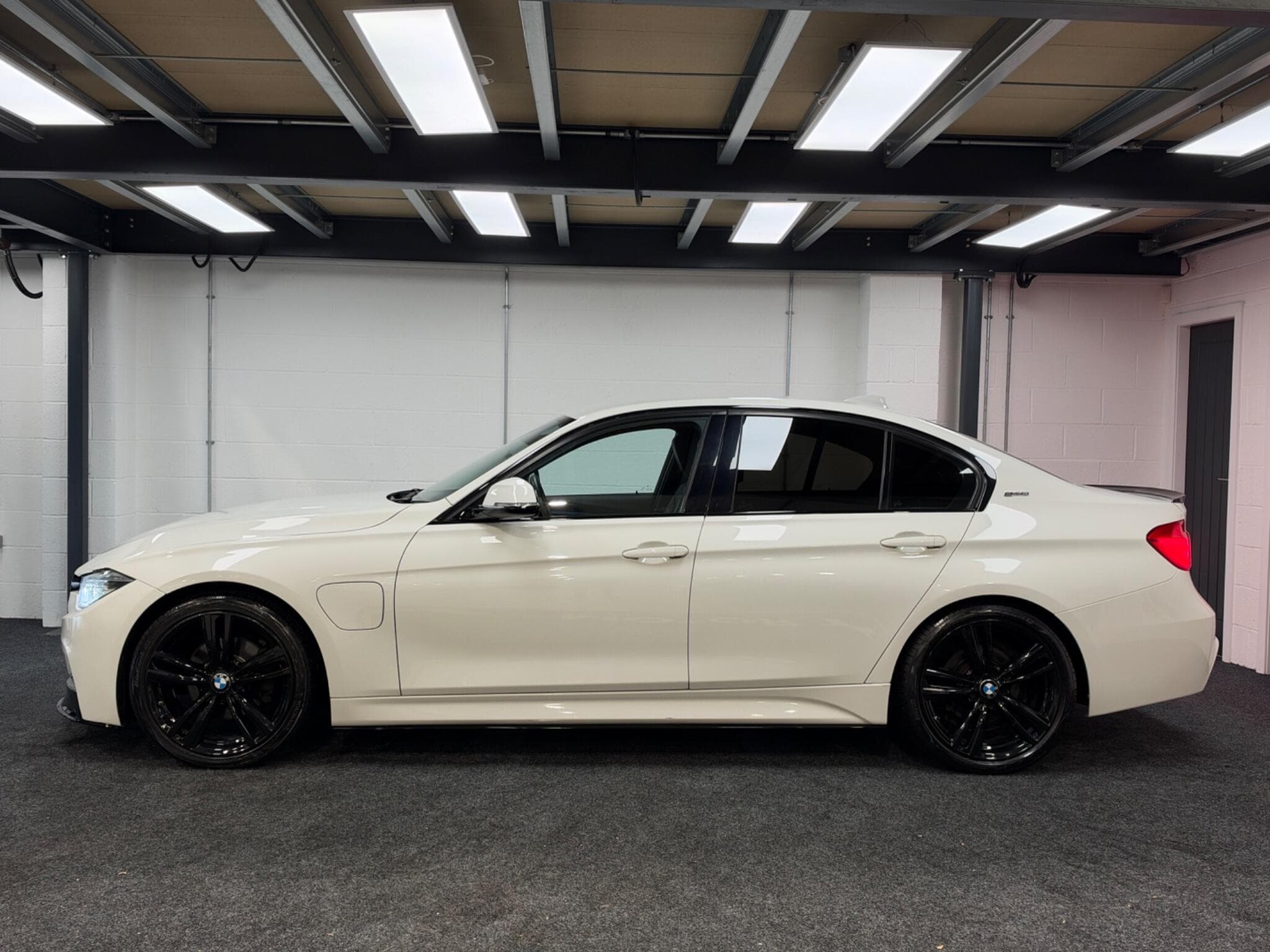 2017 BMW 3 Series - Thumbnail 7