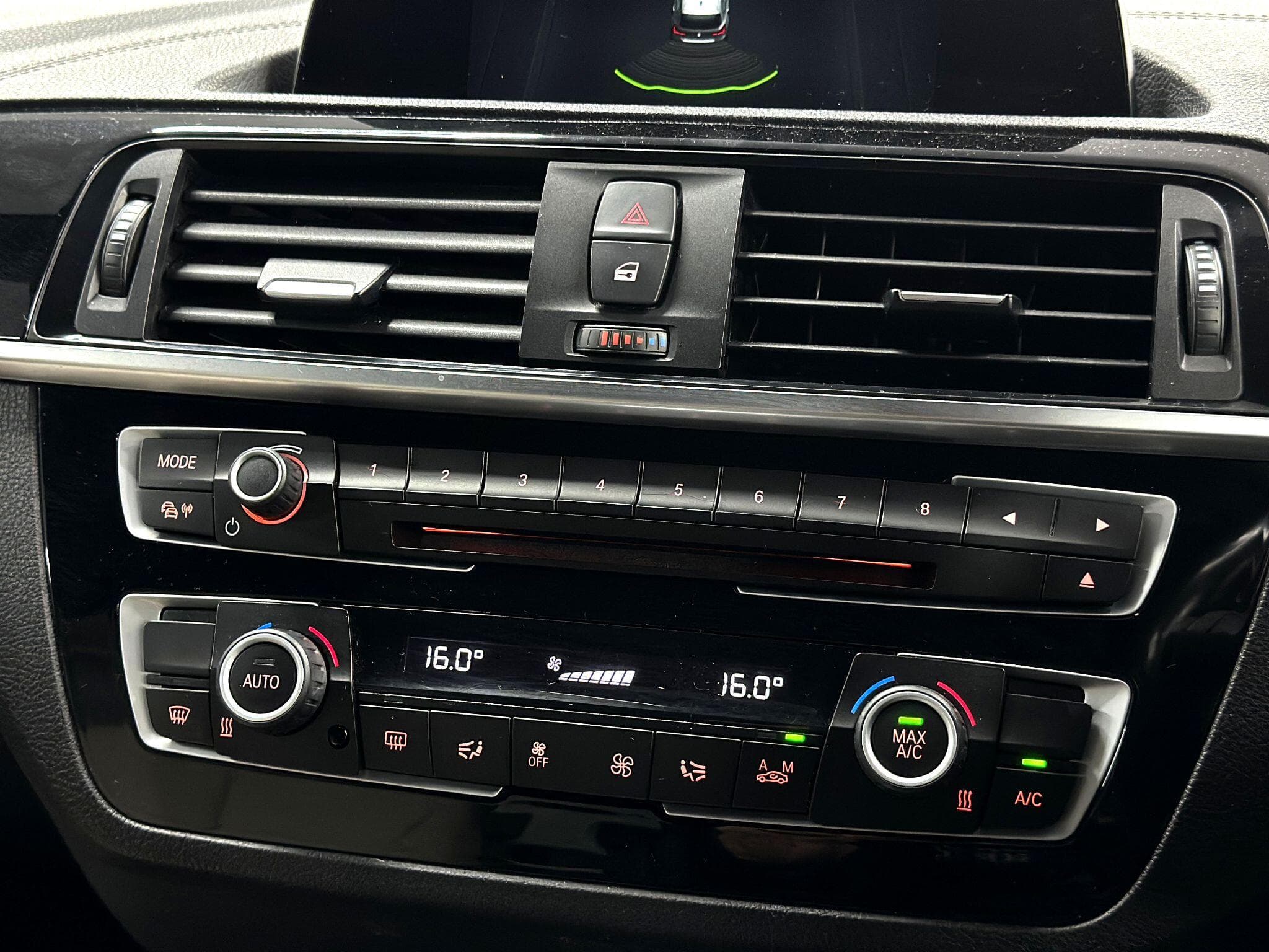 2017 BMW 1 Series - Thumbnail 29