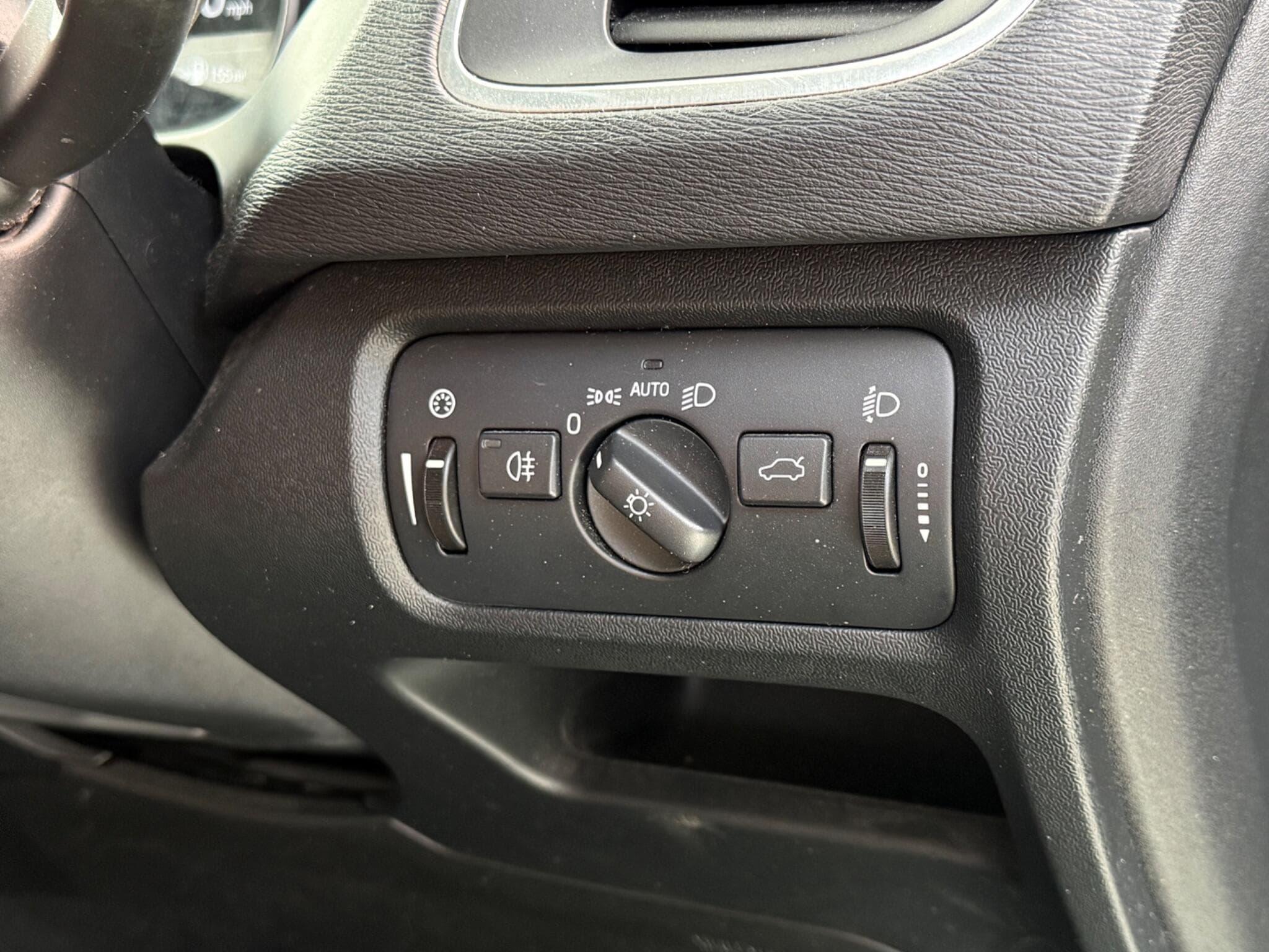 2015 Volvo V40 - Thumbnail 15