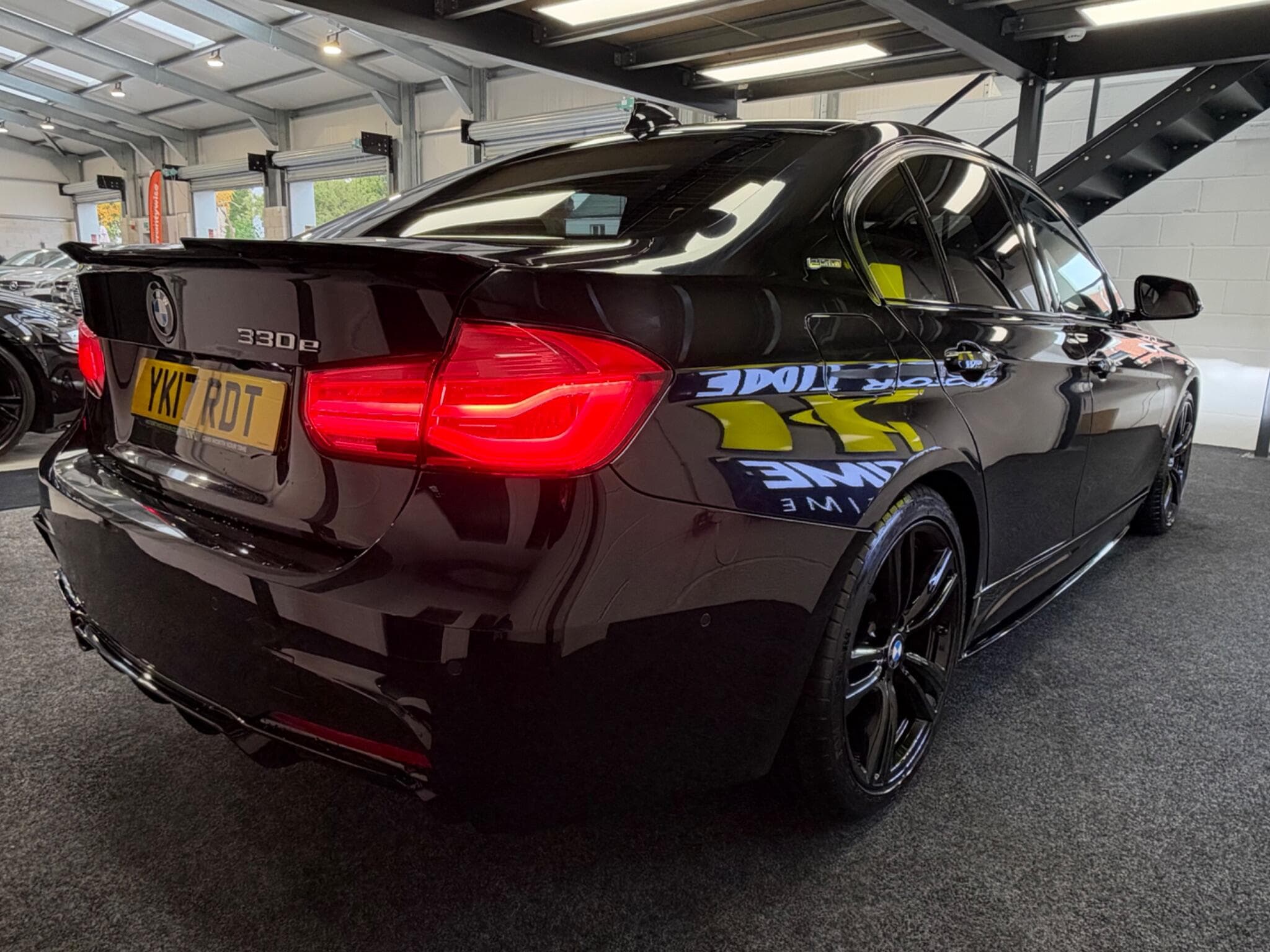 2017 BMW 3 Series - Thumbnail 12