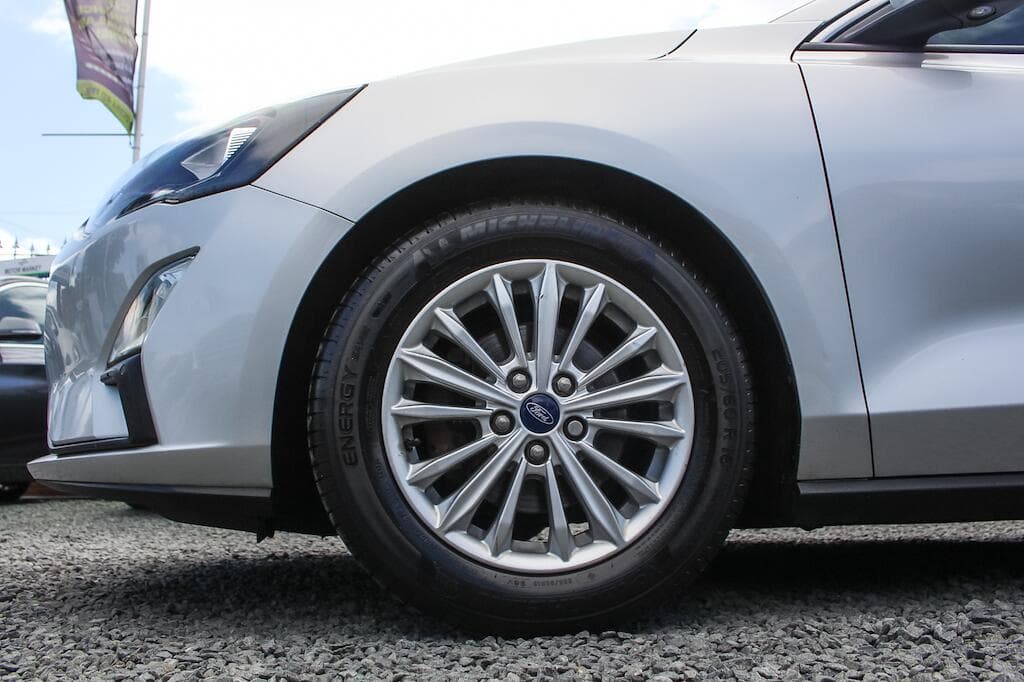 2019 Ford Focus - Thumbnail 13