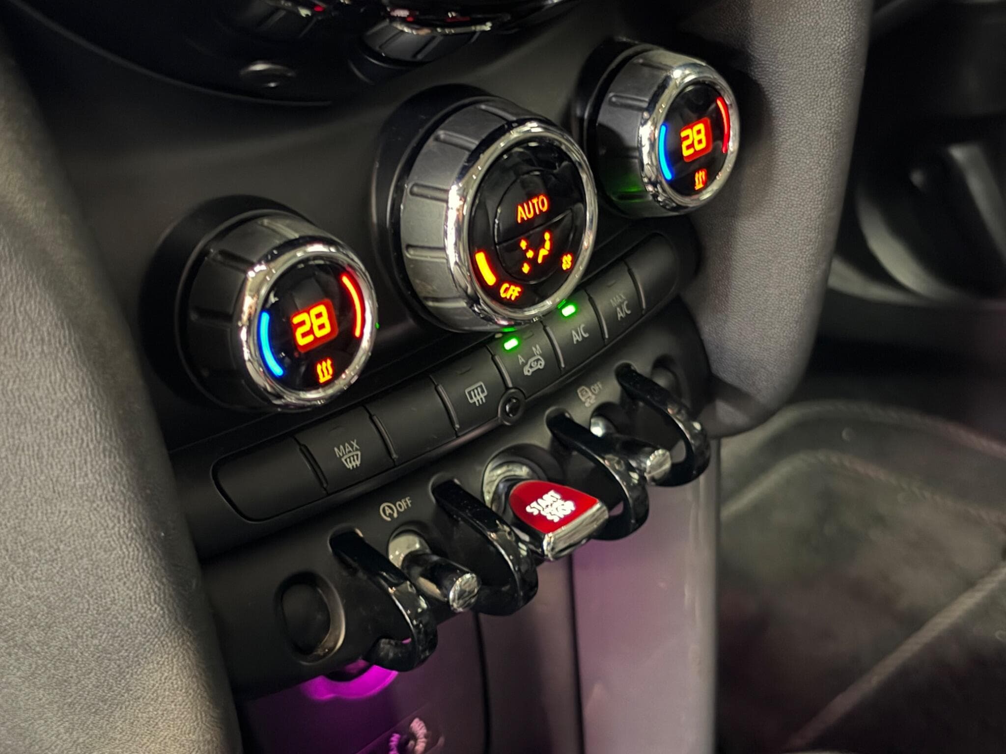 2016 MINI Hatch - Thumbnail 27