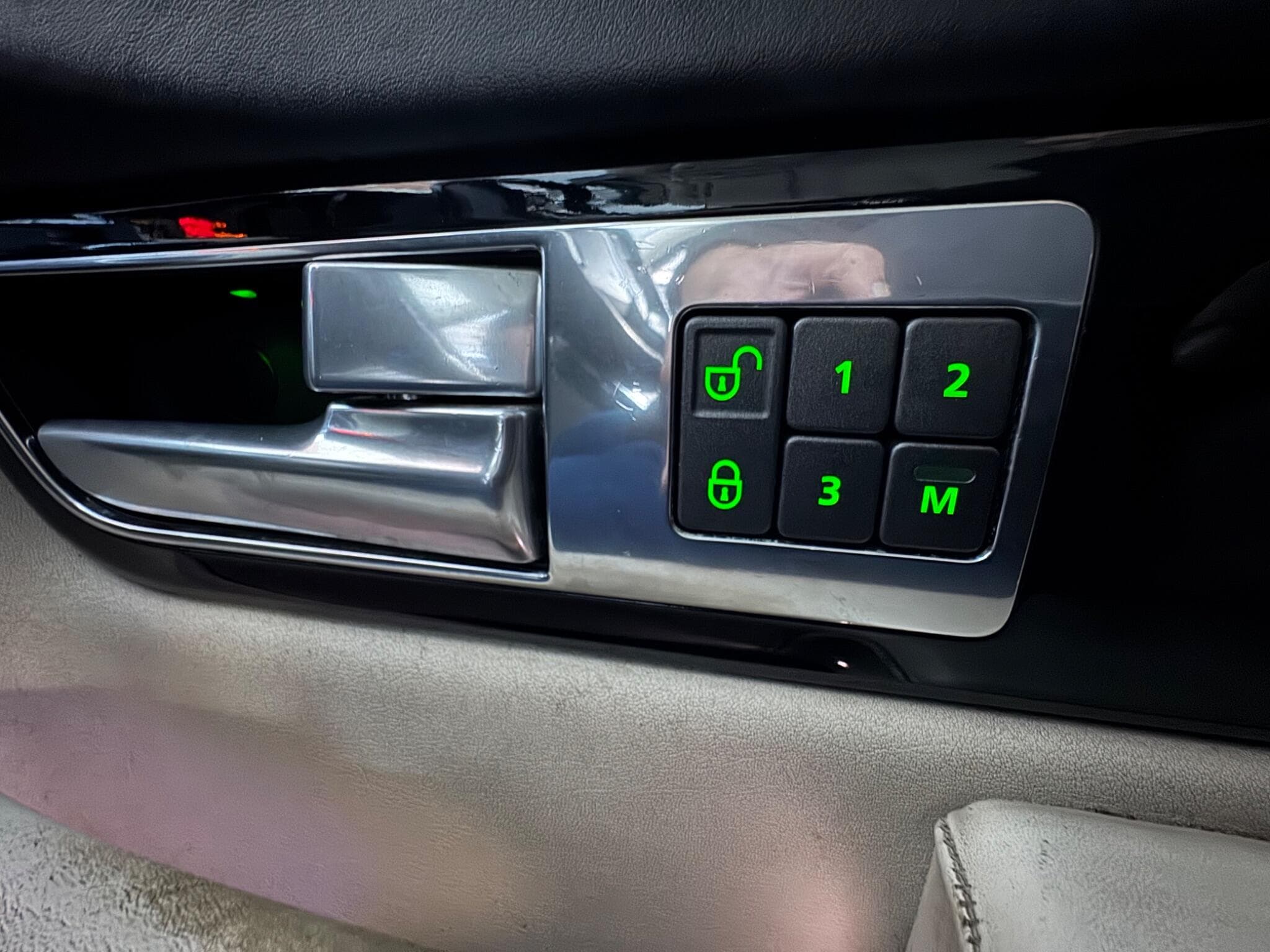 2009 Land Rover Range Rover Sport - Thumbnail 18