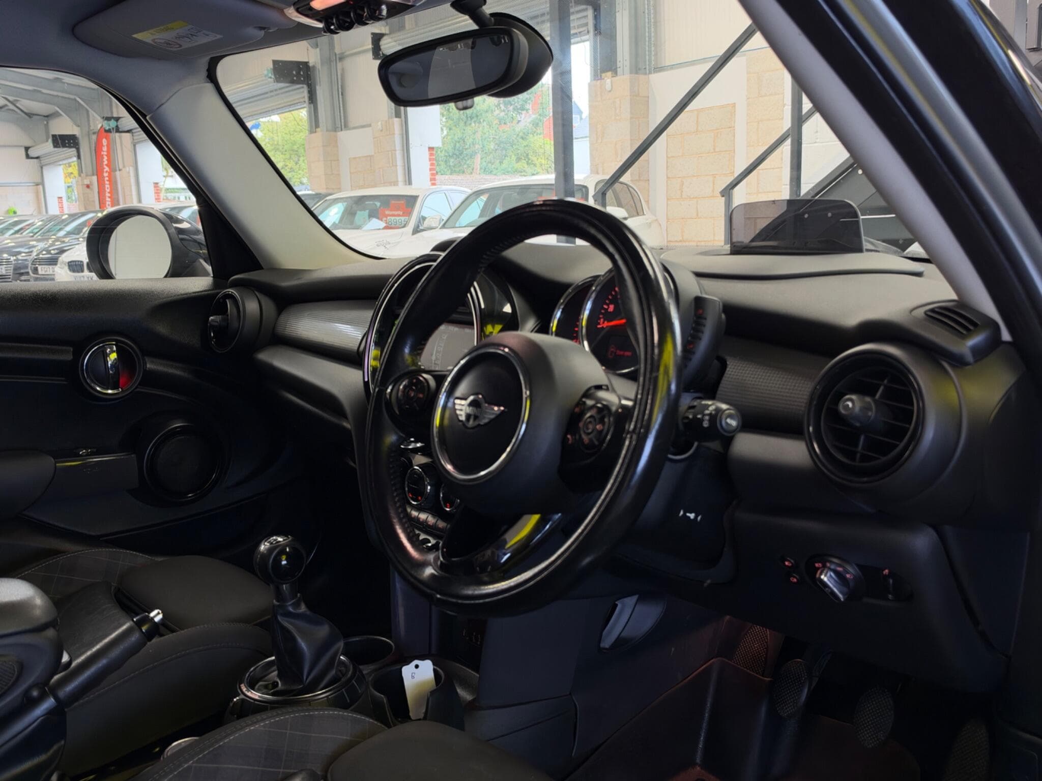 2016 MINI Hatch - Thumbnail 17