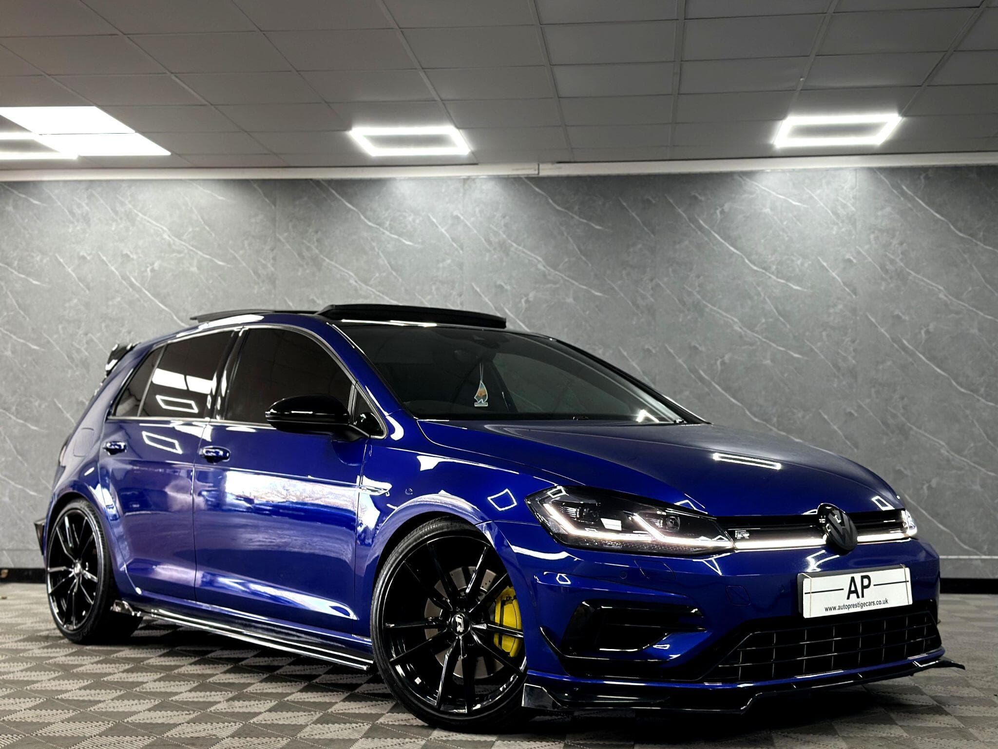 2019 Volkswagen Golf - Image 2