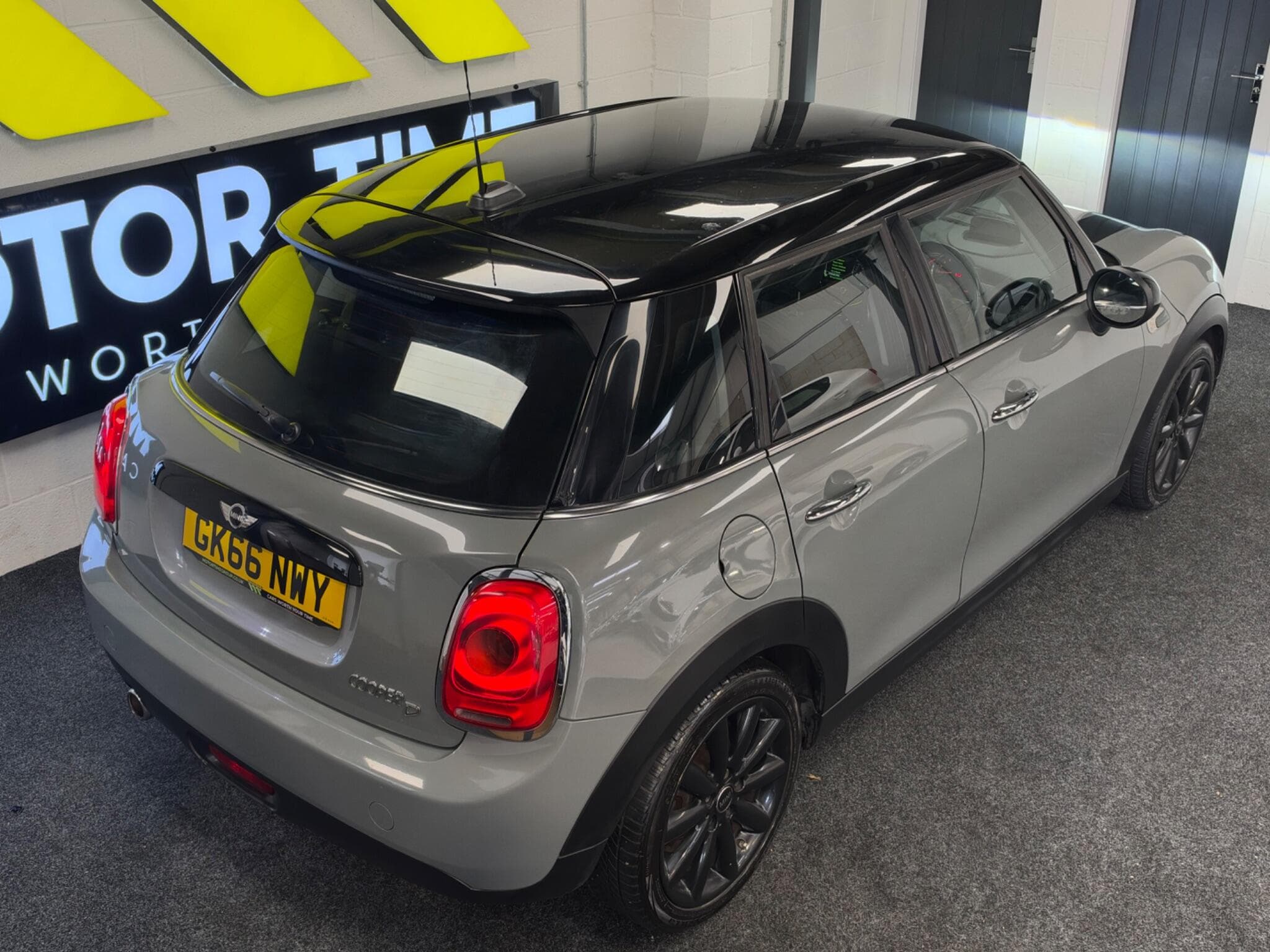 2016 MINI Hatch - Thumbnail 11