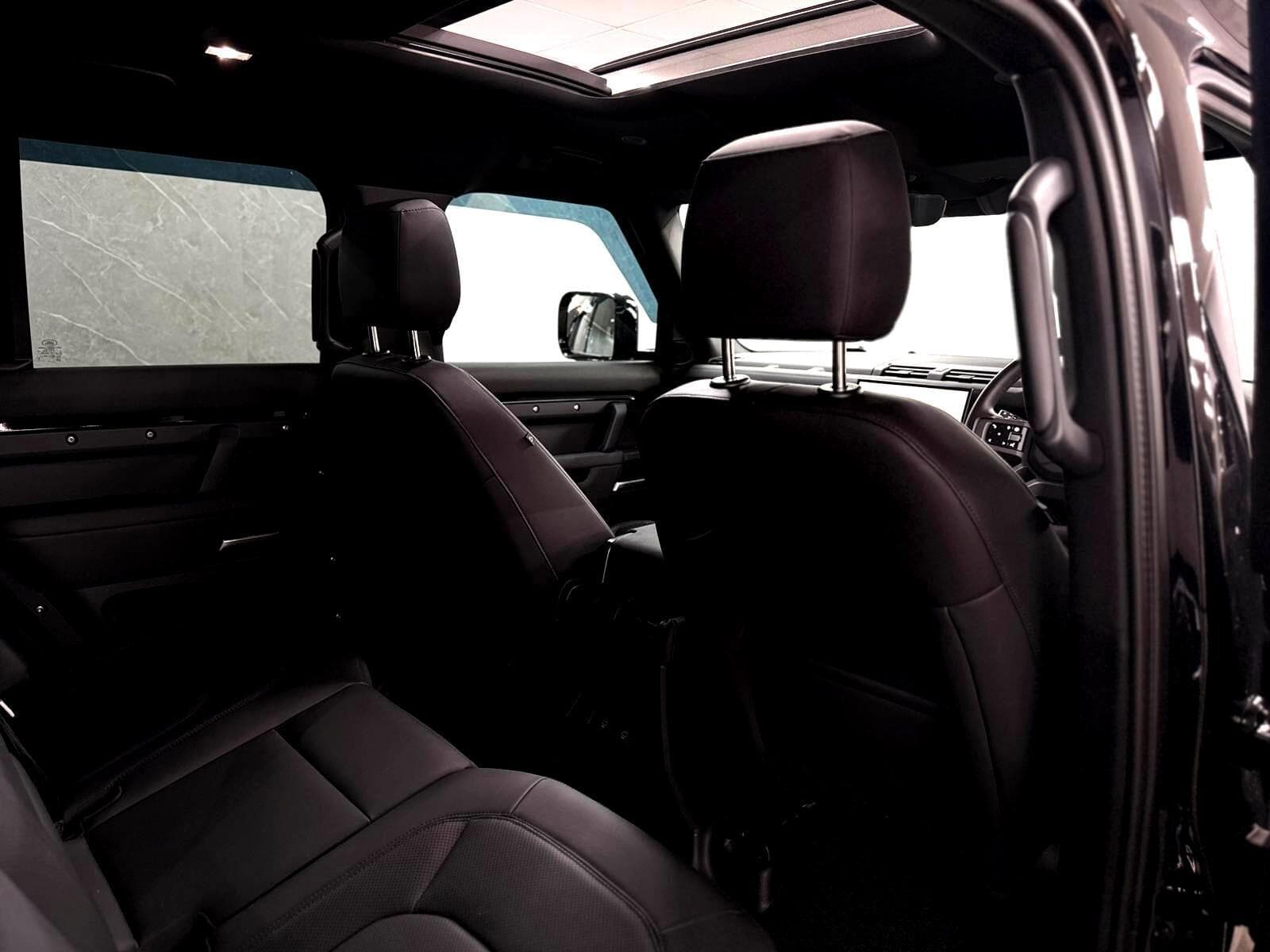 2025 Land Rover Defender 110 - Thumbnail 59