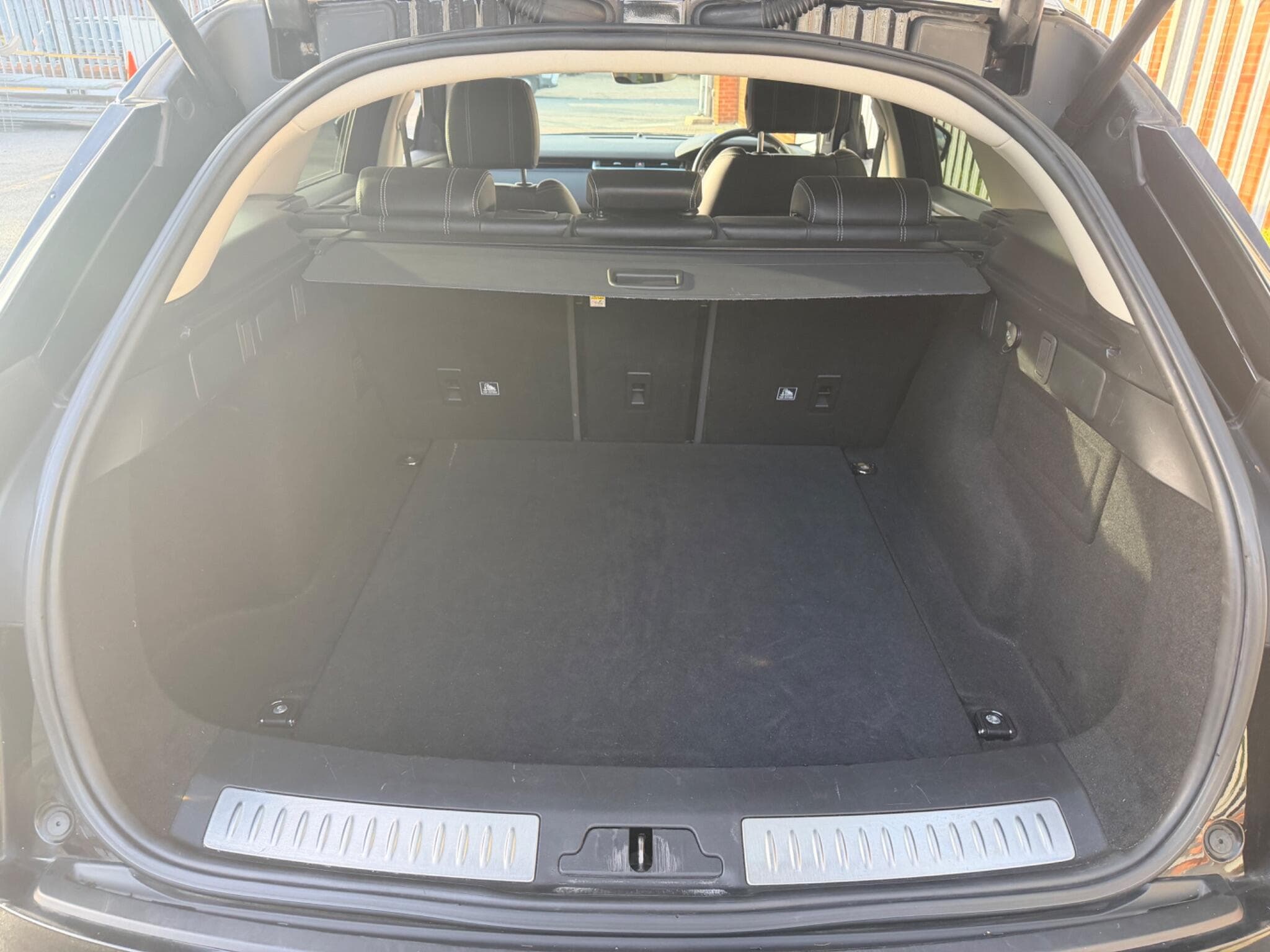 2018 Land Rover Range Rover Velar - Thumbnail 34
