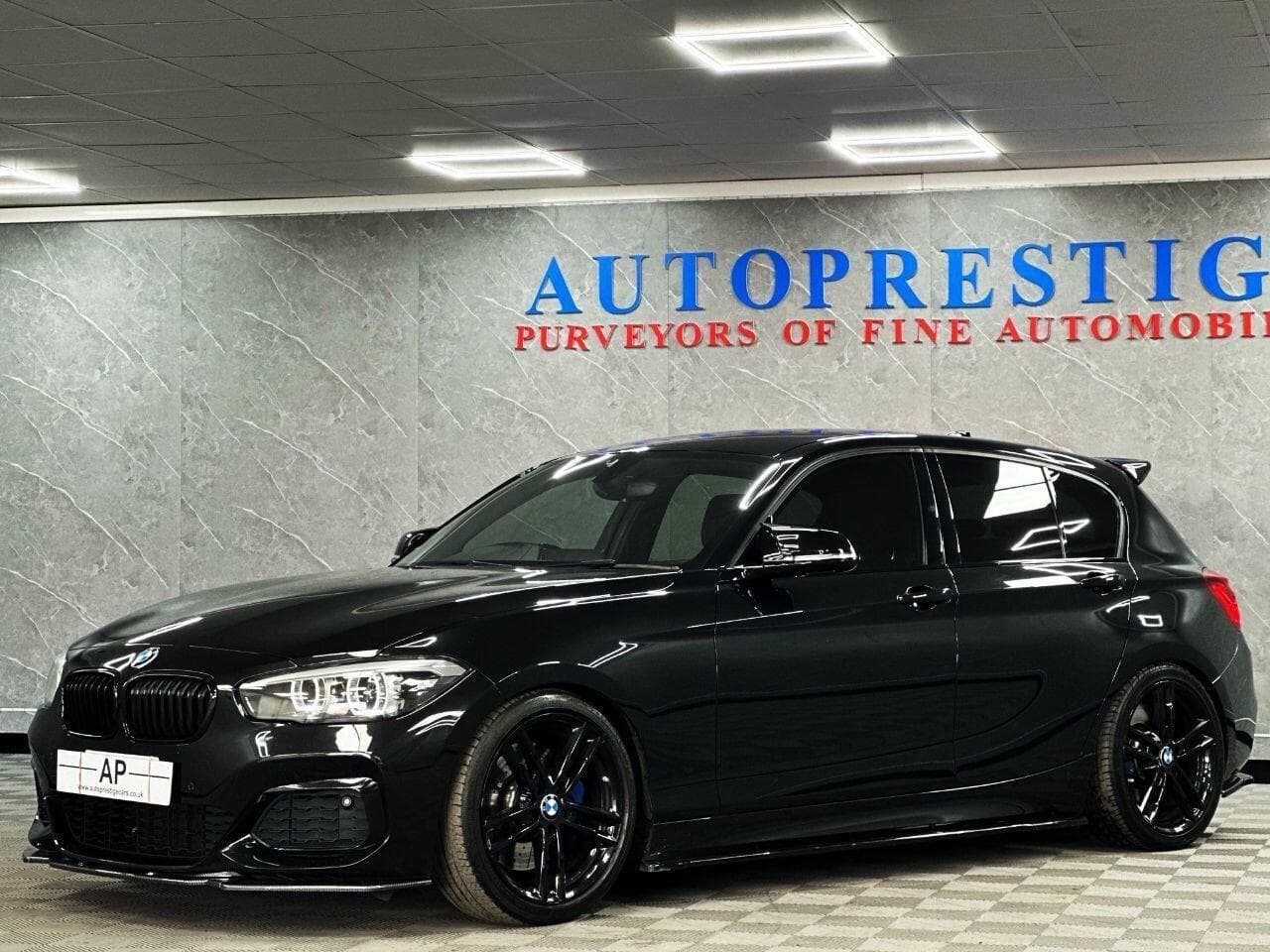 2017 BMW 1 Series - Thumbnail 4
