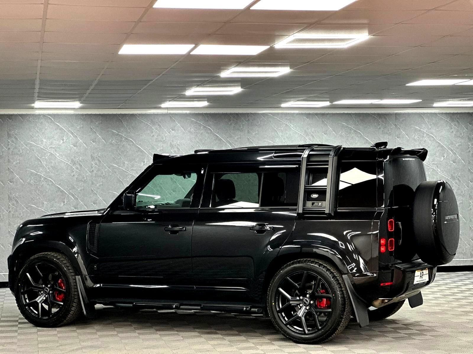 2025 Land Rover Defender 110 - Thumbnail 32