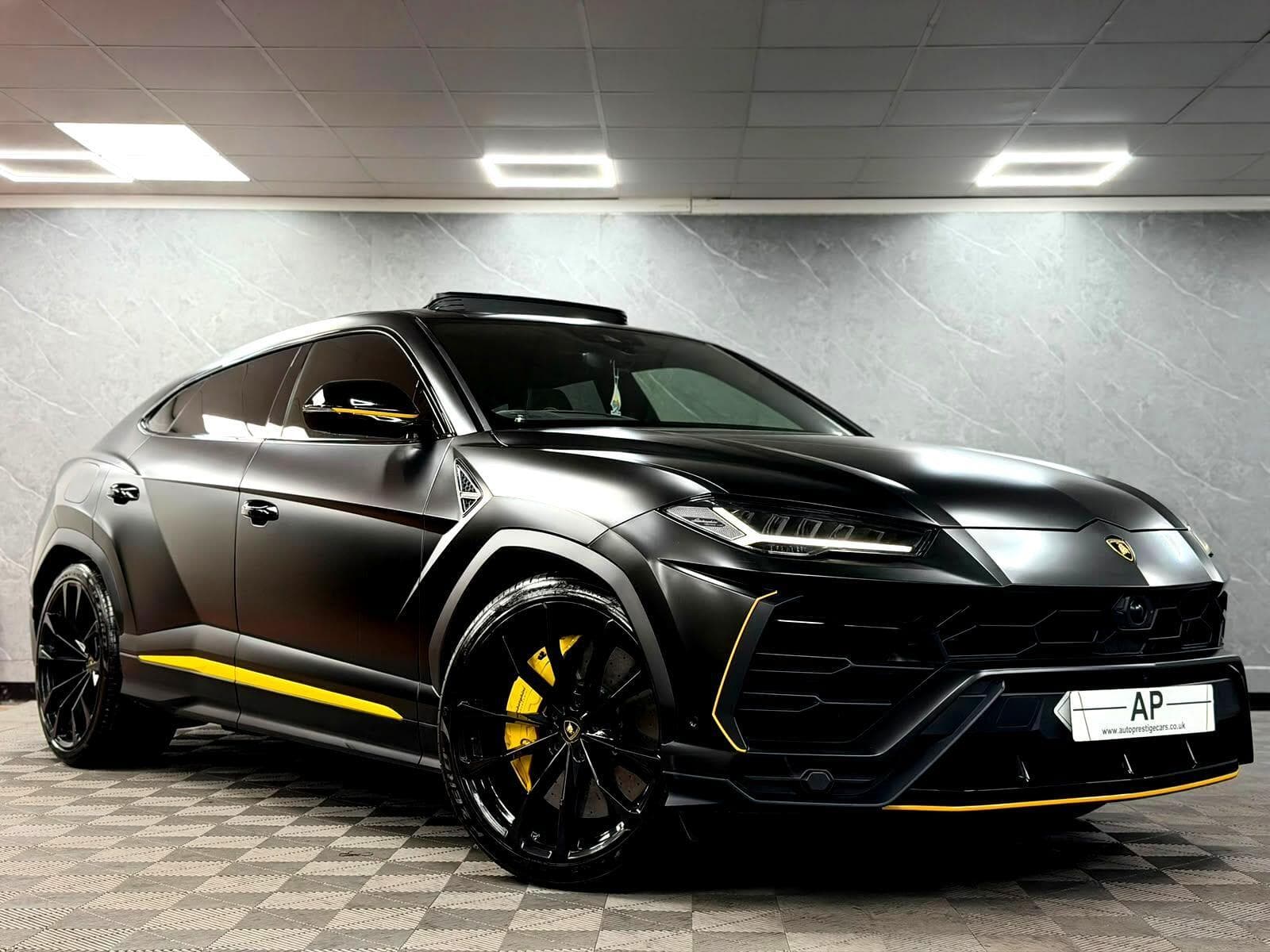 2022 Lamborghini Urus - Thumbnail 2
