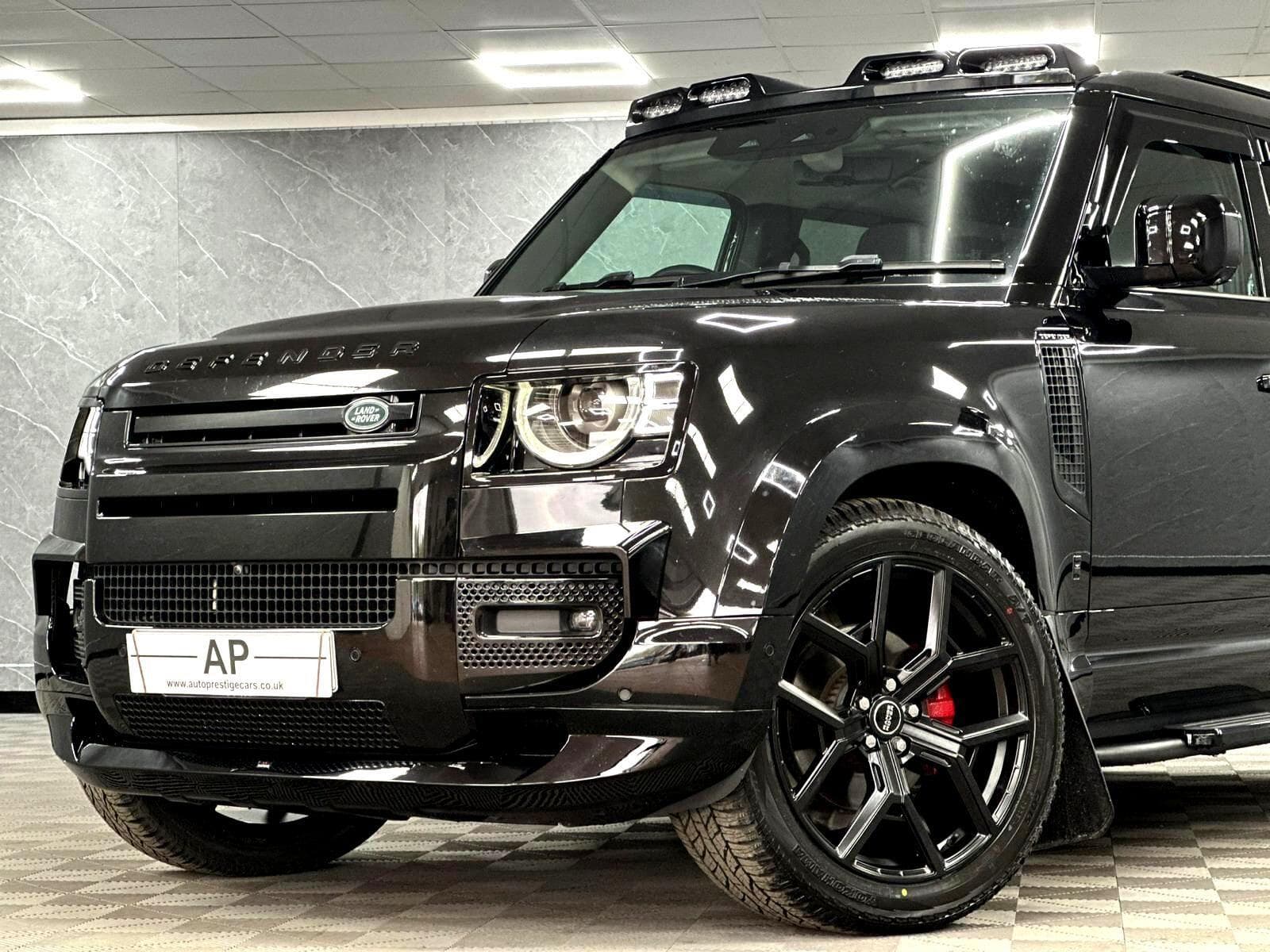 2025 Land Rover Defender 110 - Thumbnail 13