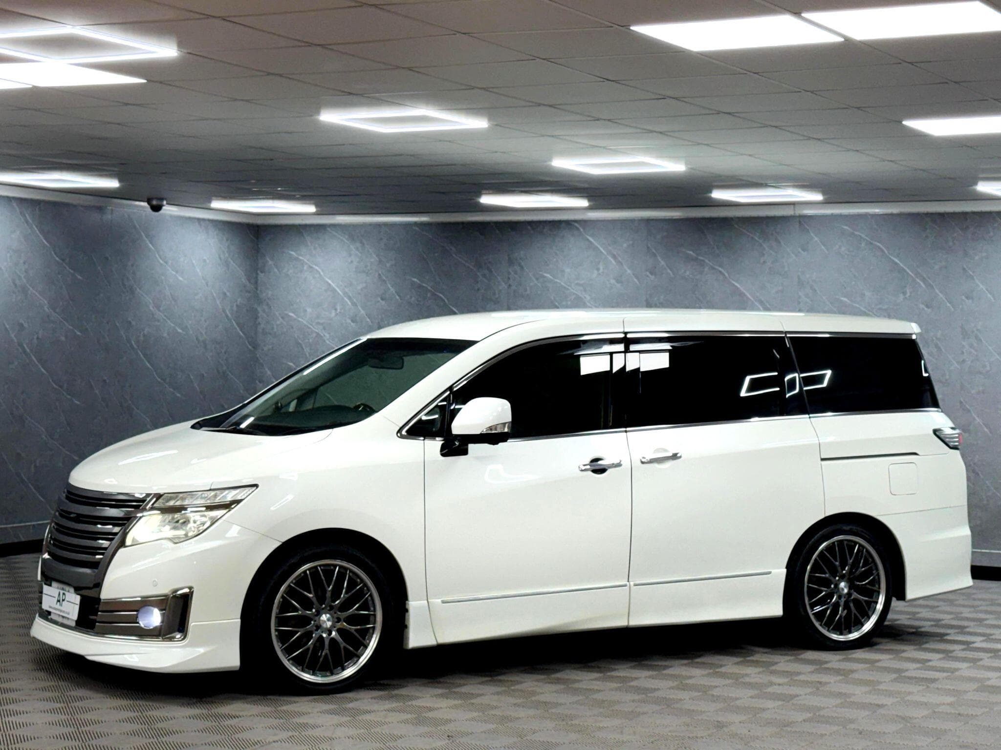 2014 Nissan Elgrand - Thumbnail 20