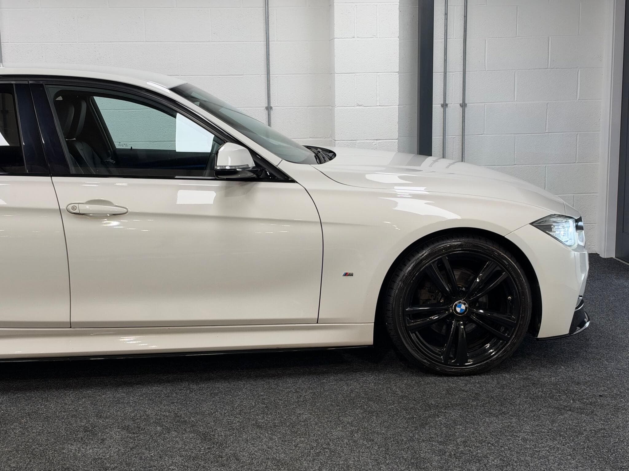 2017 BMW 3 Series - Thumbnail 47