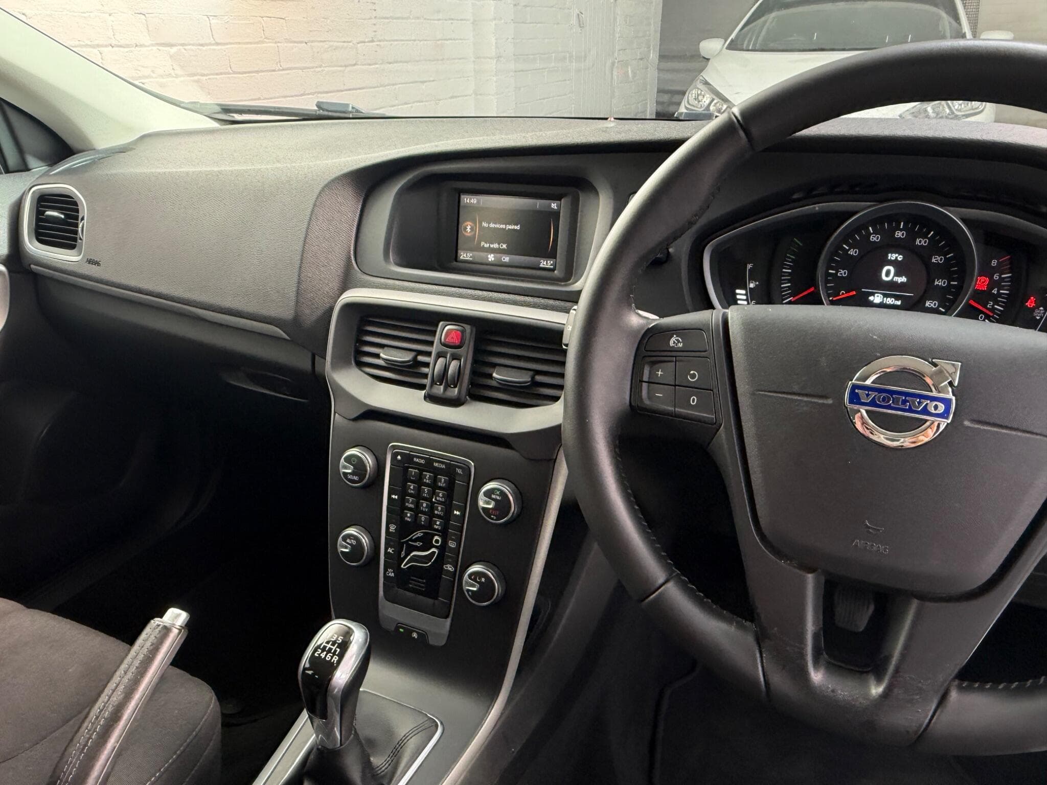 2015 Volvo V40 - Thumbnail 11