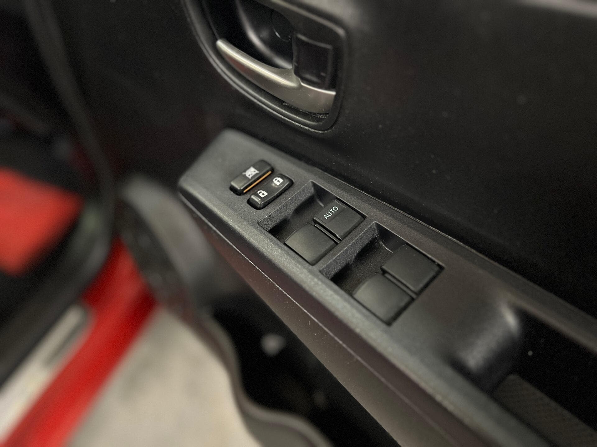 2014 Toyota Yaris - Thumbnail 25