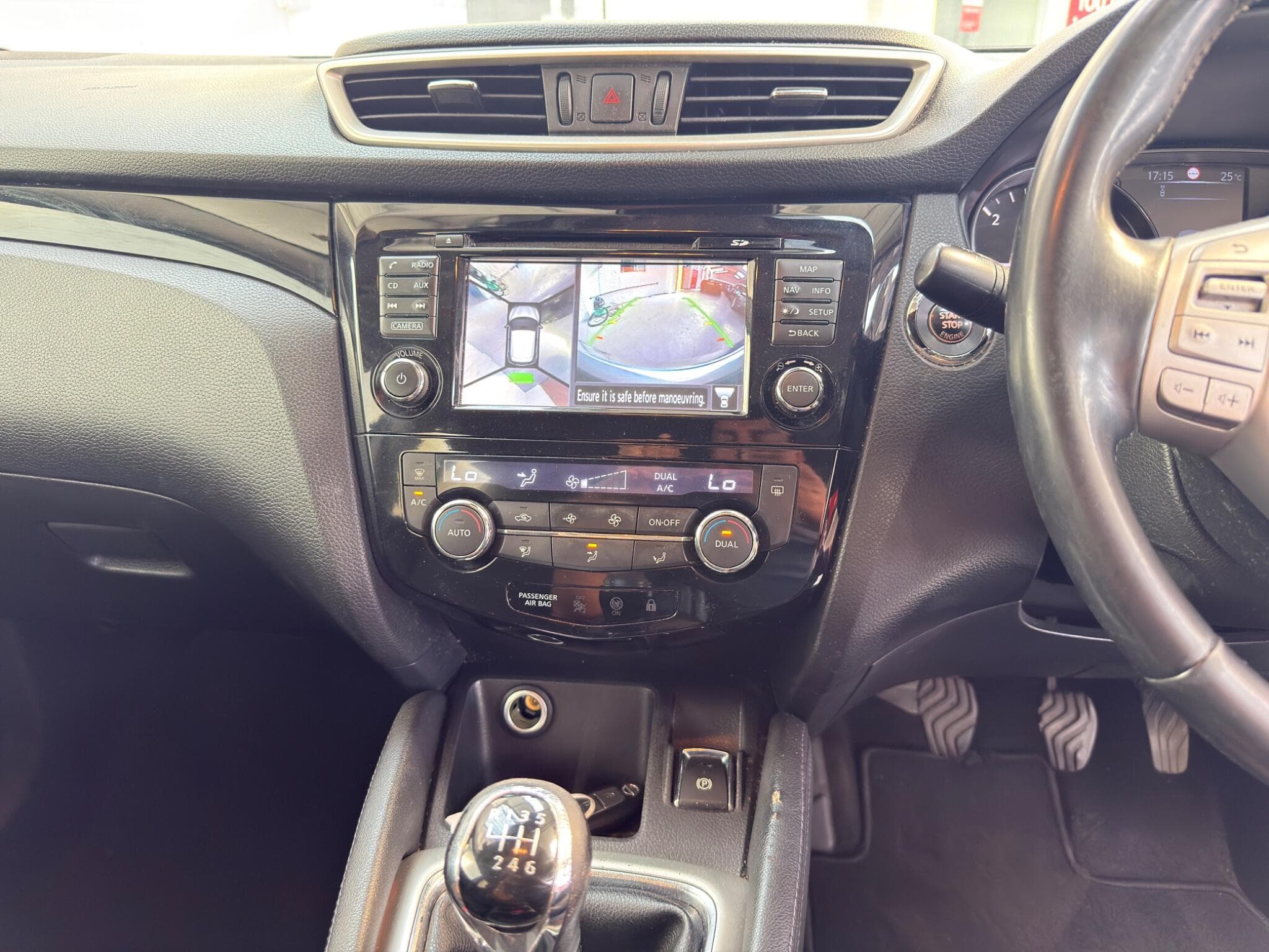 2015 Nissan Qashqai - Thumbnail 18