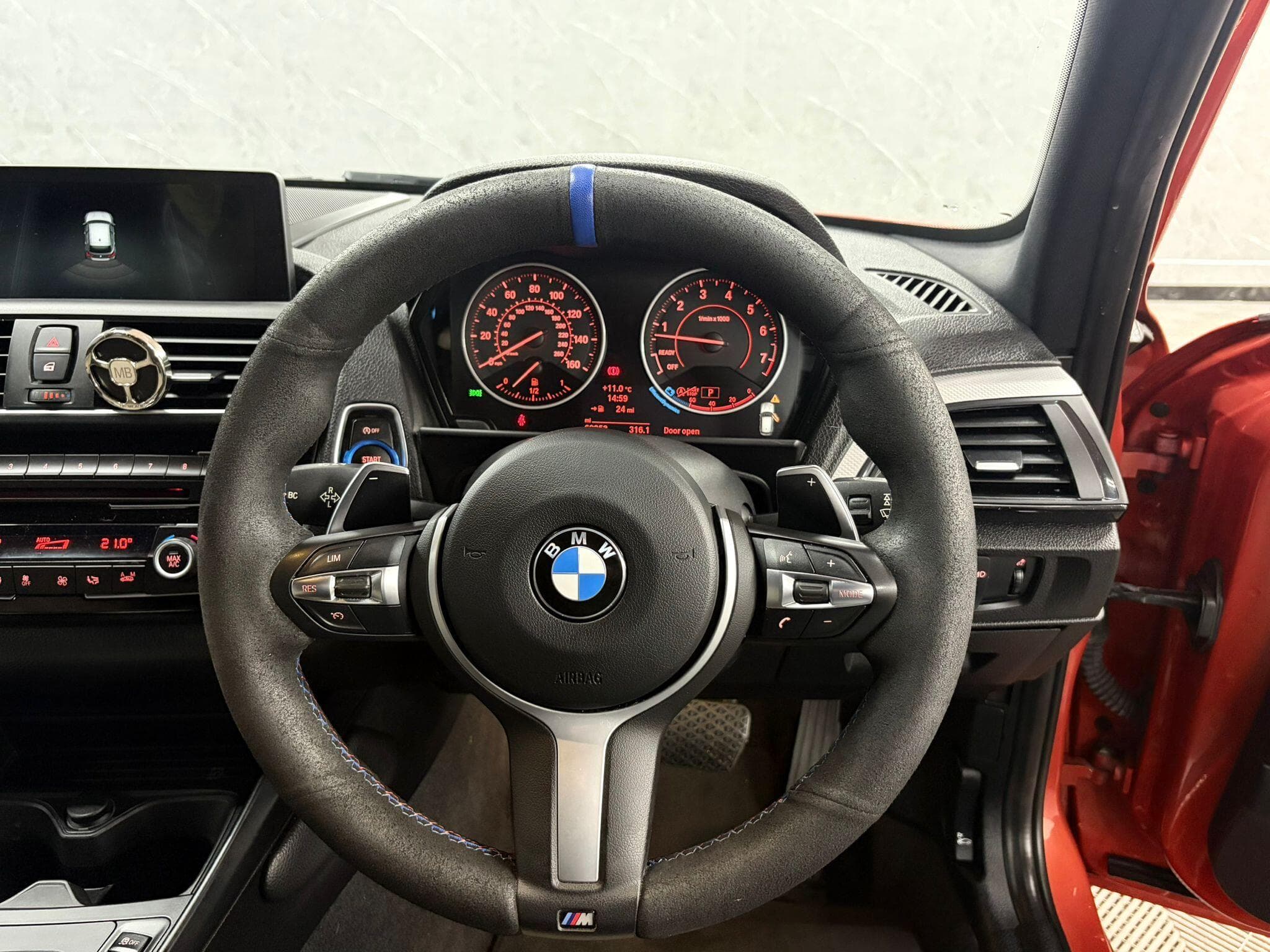 2017 BMW 1 Series - Thumbnail 25