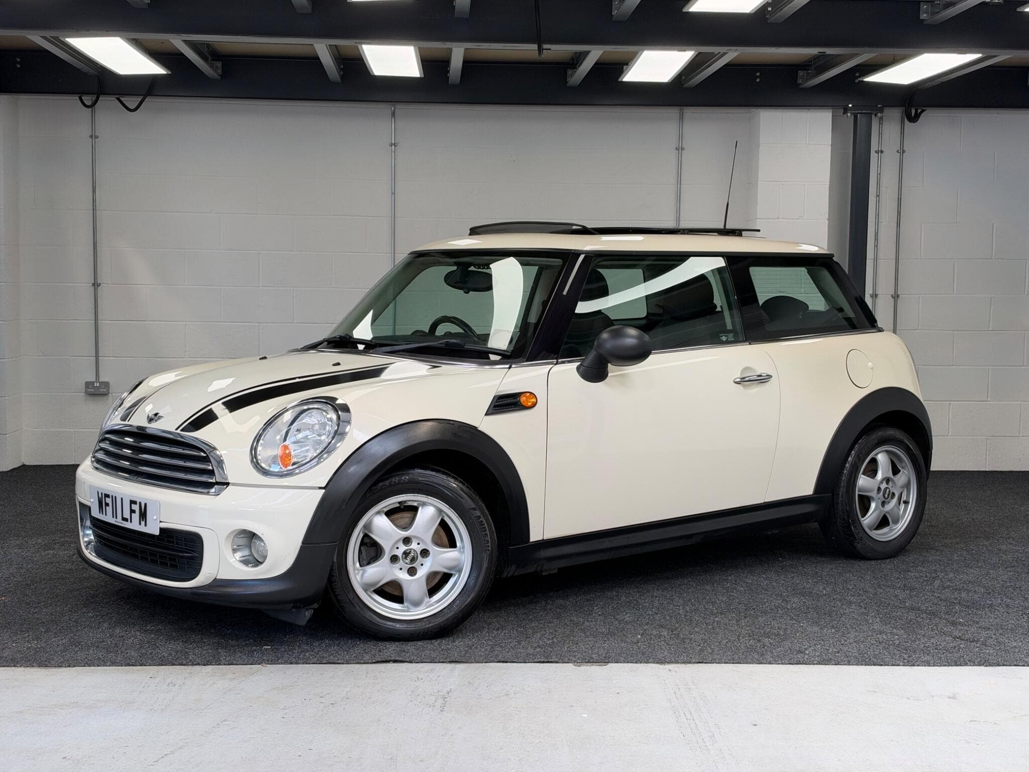 2011 MINI Hatch - Main