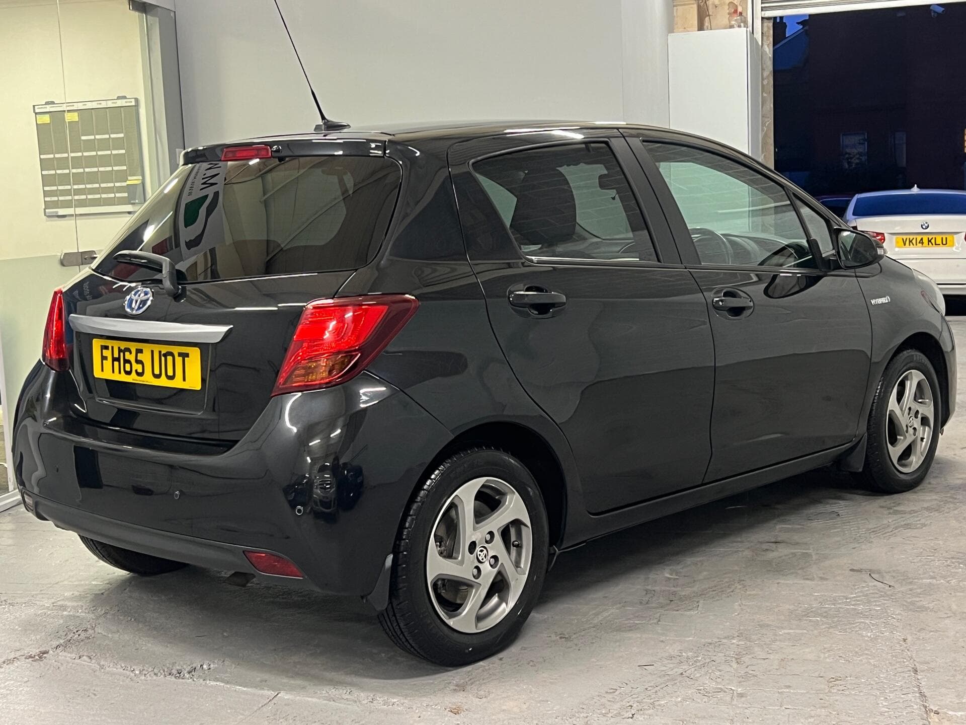 2016 Toyota Yaris - Thumbnail 9