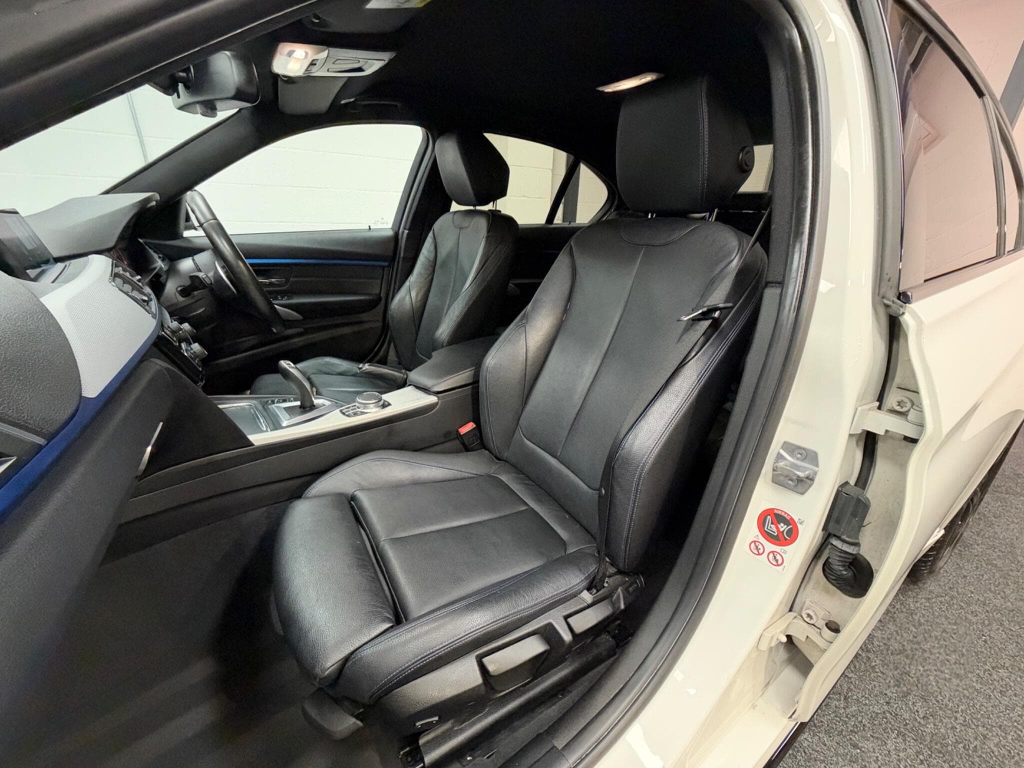 2017 BMW 3 Series - Thumbnail 39