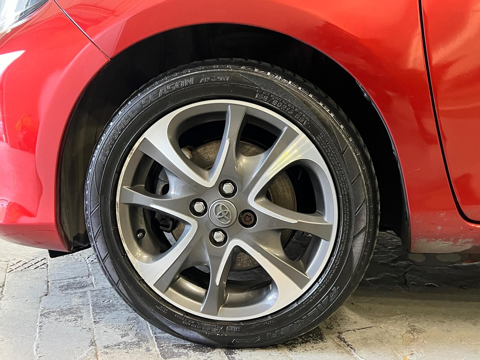 2014 Toyota Yaris - Thumbnail 18