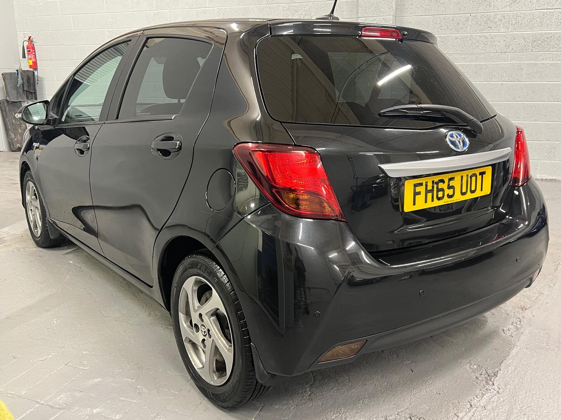 2016 Toyota Yaris - Thumbnail 14