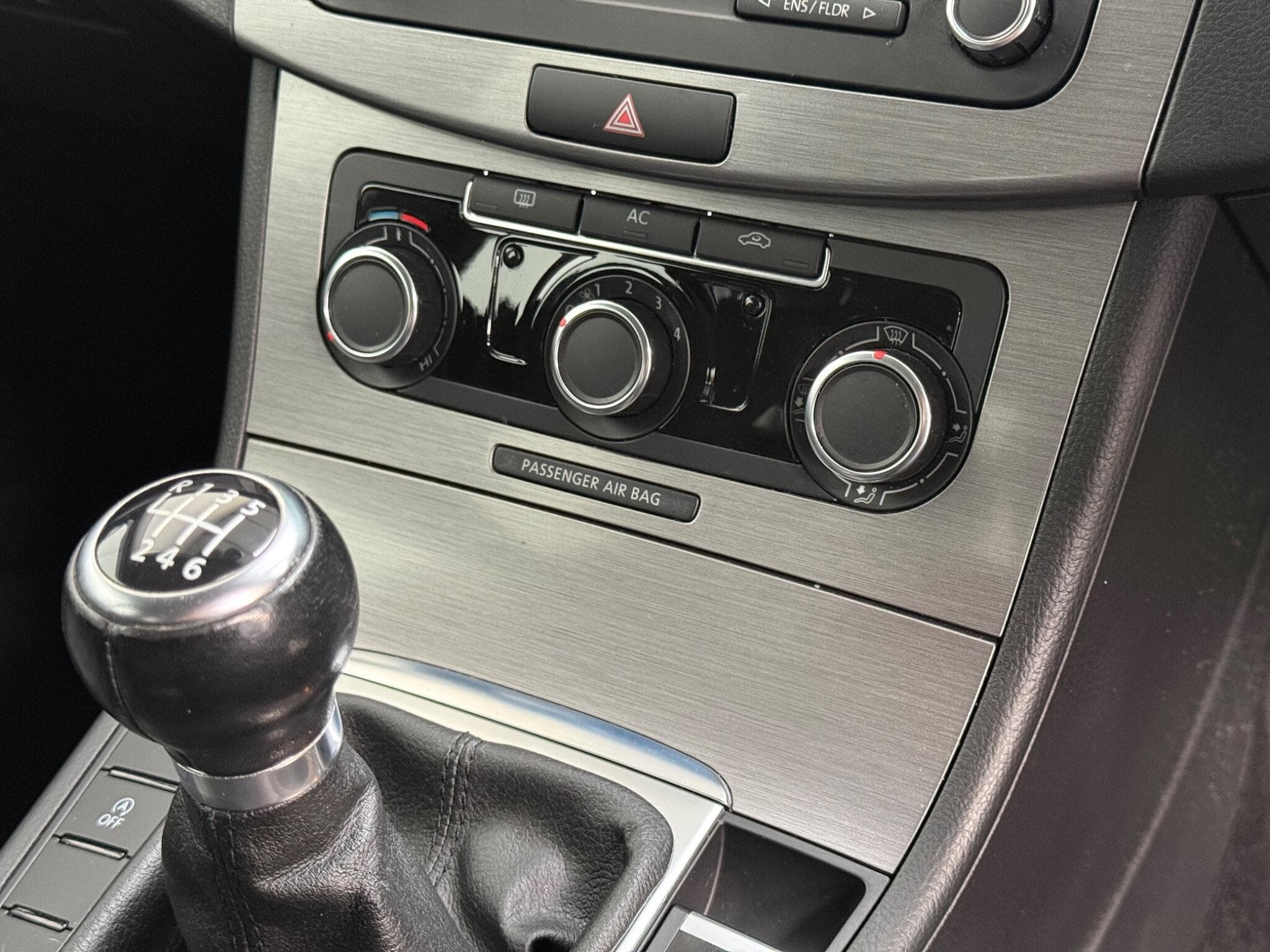 2012 Volkswagen Passat - Thumbnail 26