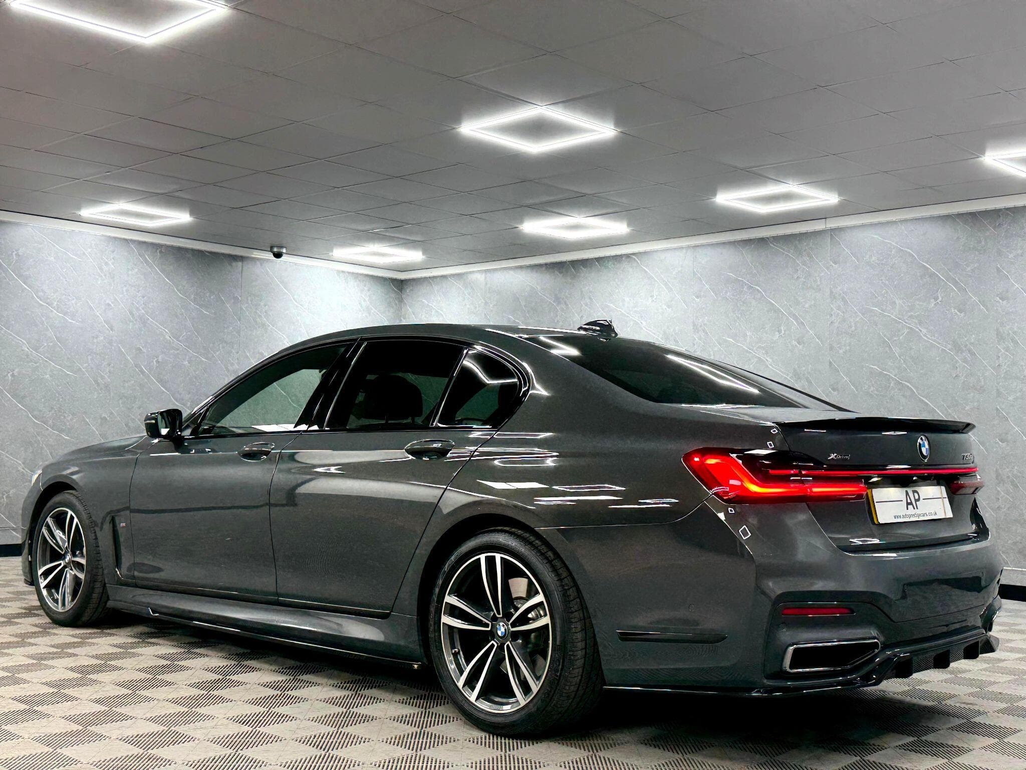 2019 BMW 7 Series - Thumbnail 16