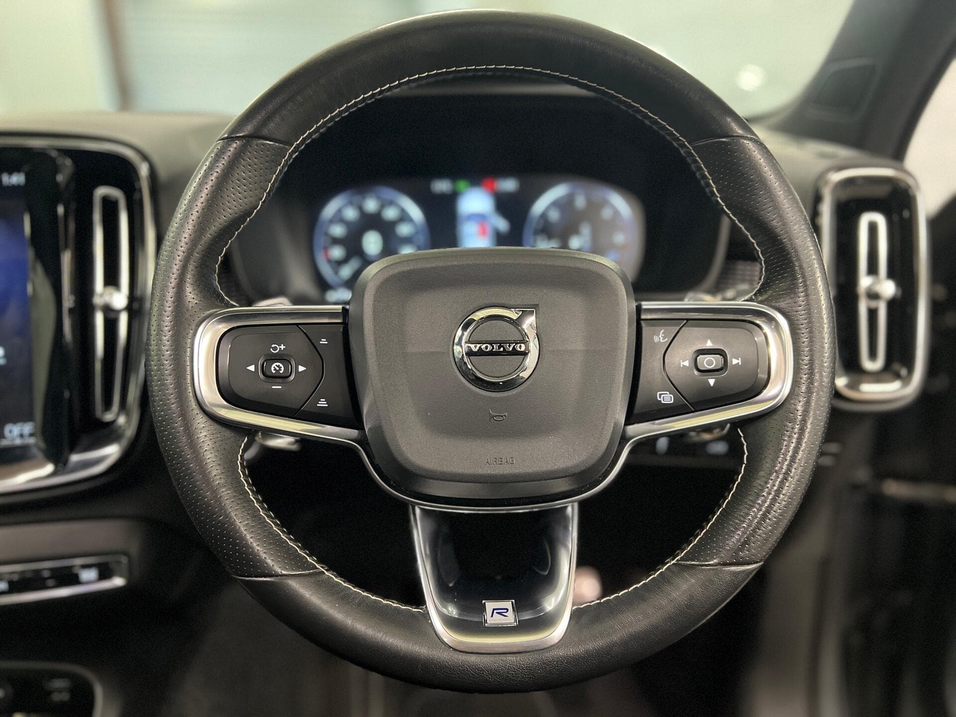 2018 Volvo XC40 - Thumbnail 34