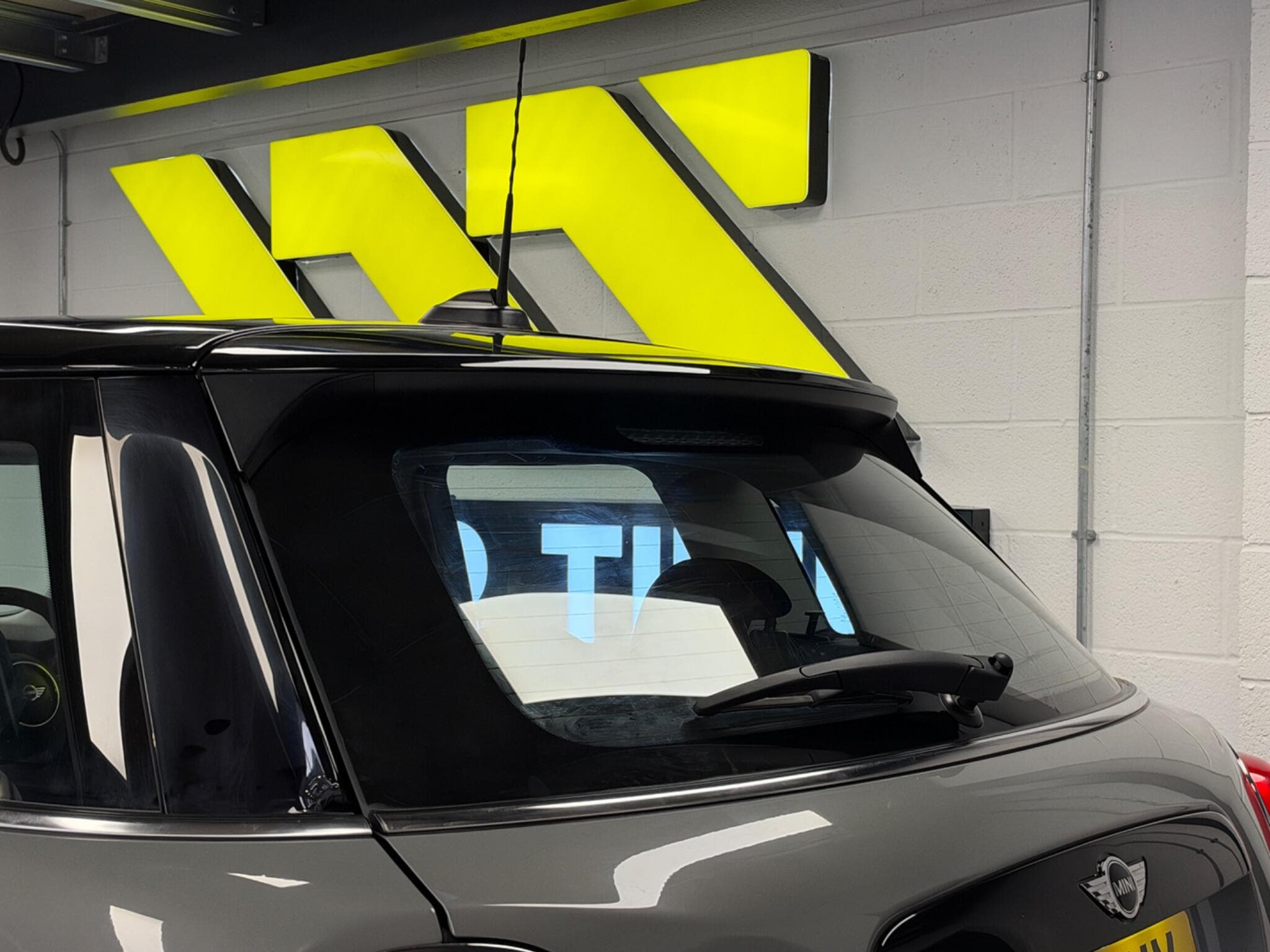 2016 MINI Hatch - Thumbnail 36