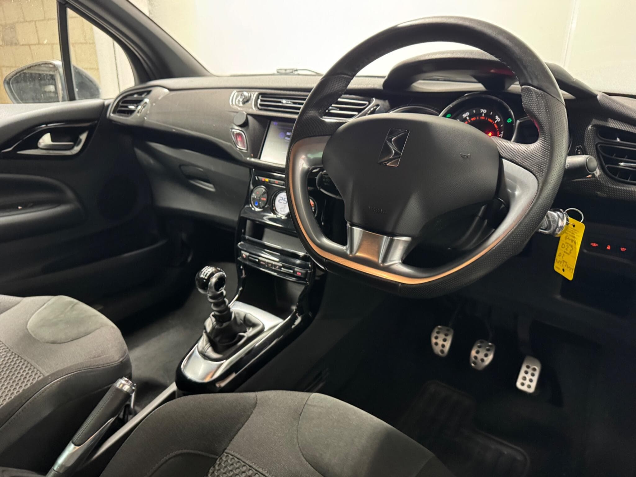 2015 DS AUTOMOBILES DS 3 - Thumbnail 3