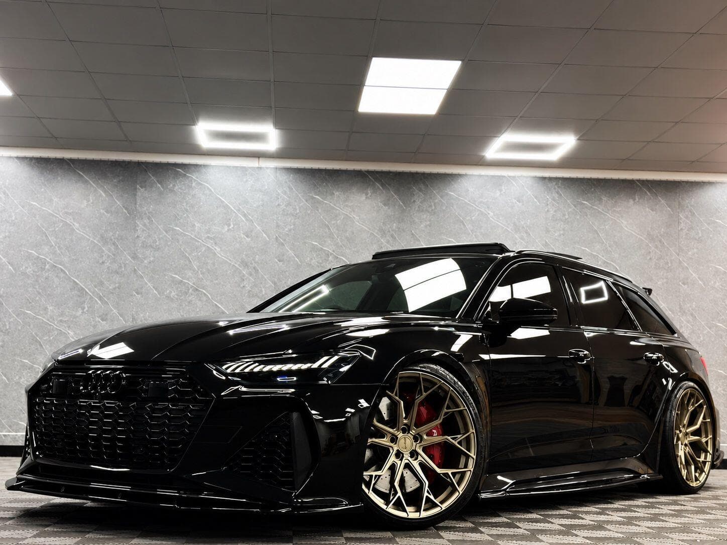 2020 Audi RS6 Avant - Image 1