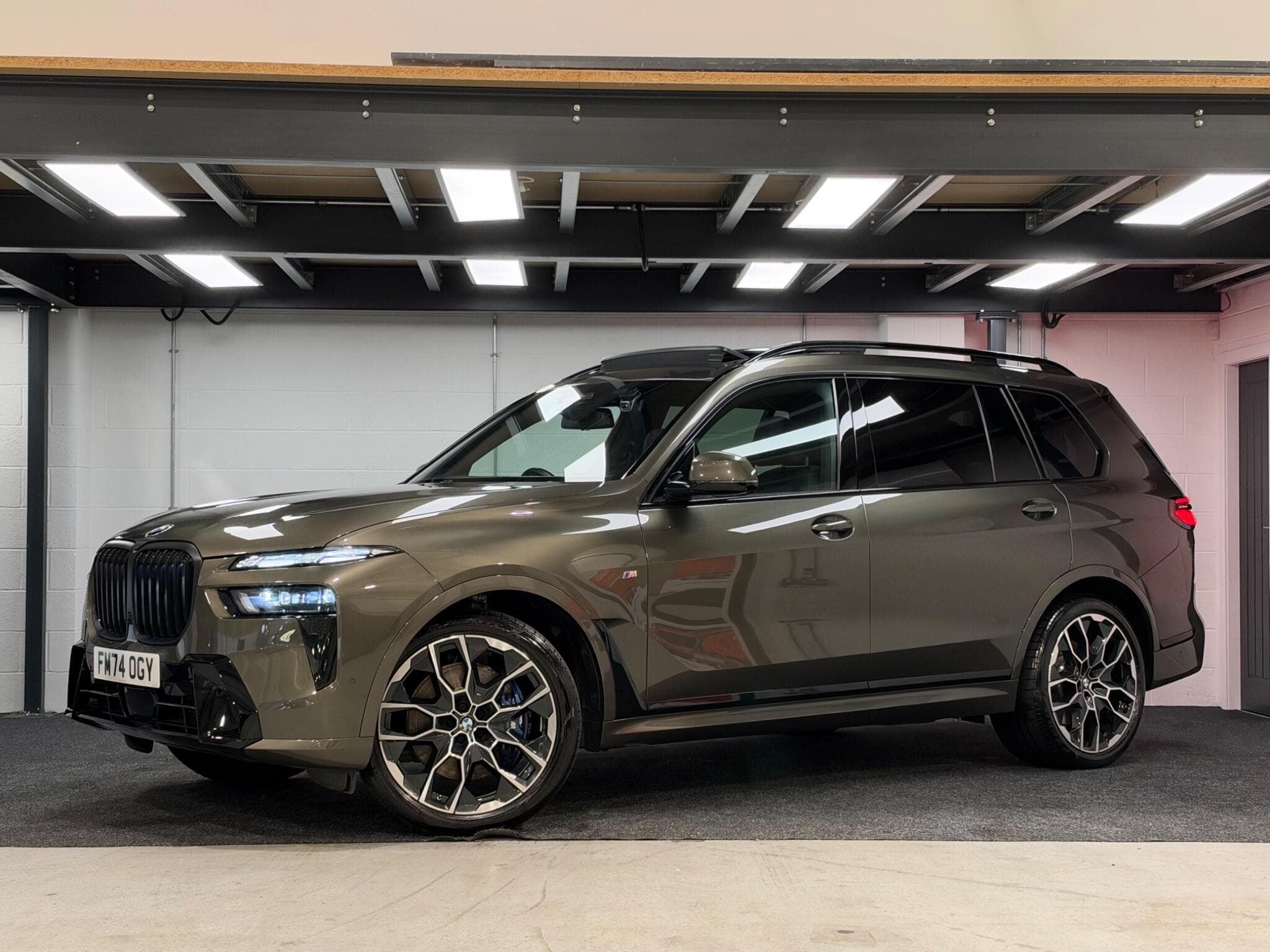 2024 BMW X7 - Image 1