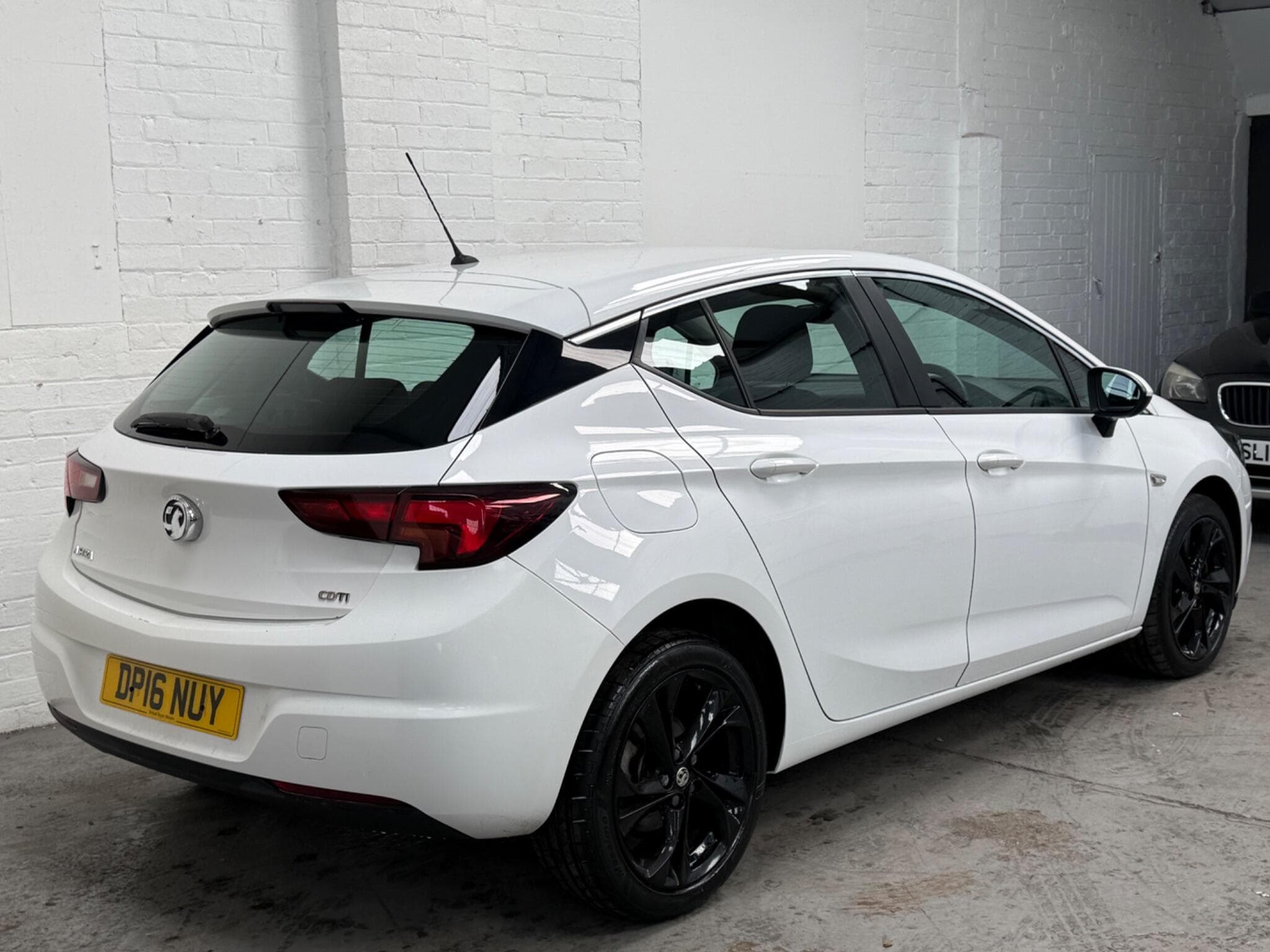 2016 Vauxhall Astra - Thumbnail 5