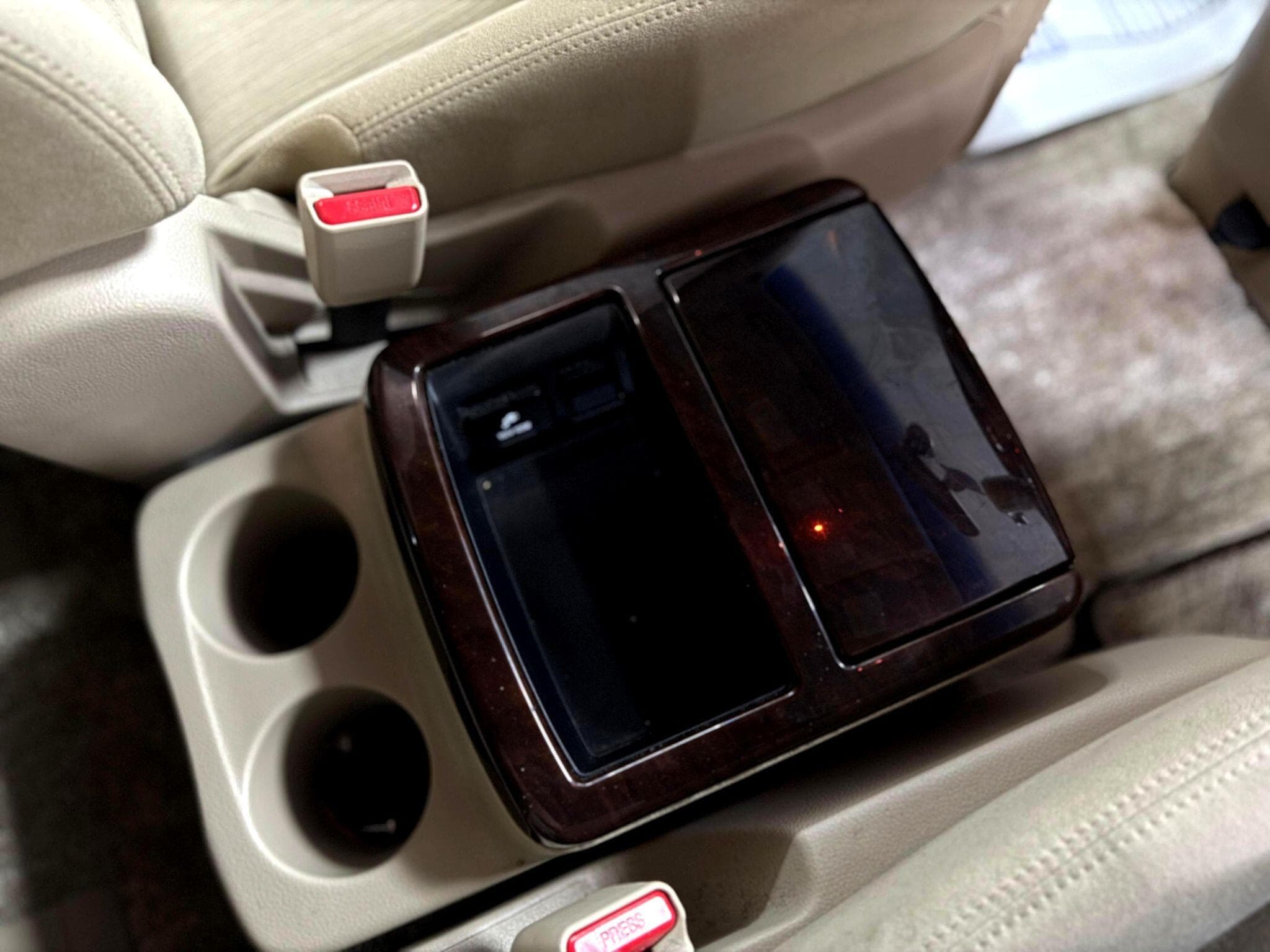 2011 Nissan Elgrand - Thumbnail 30