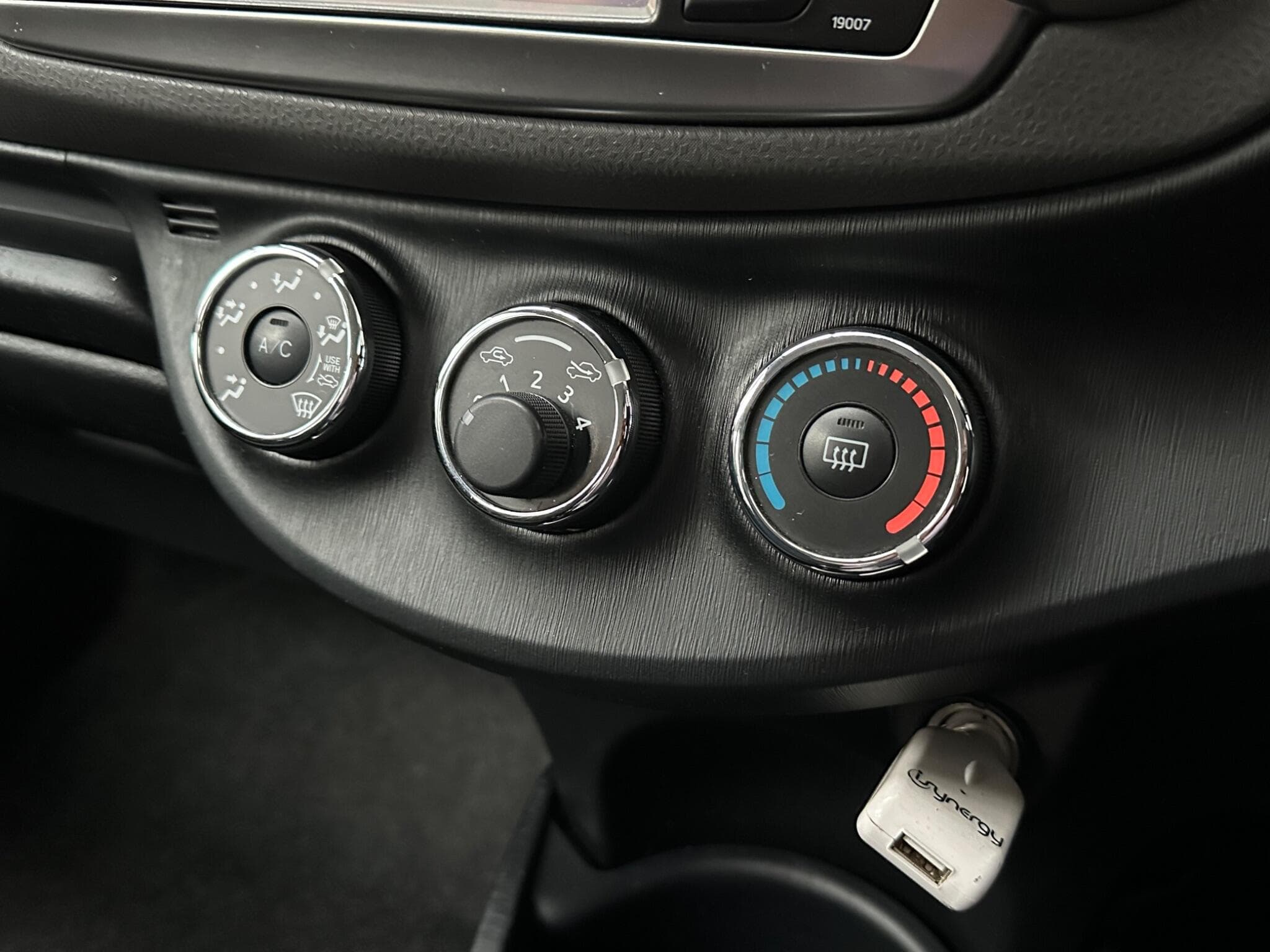 2011 Toyota Yaris - Thumbnail 10