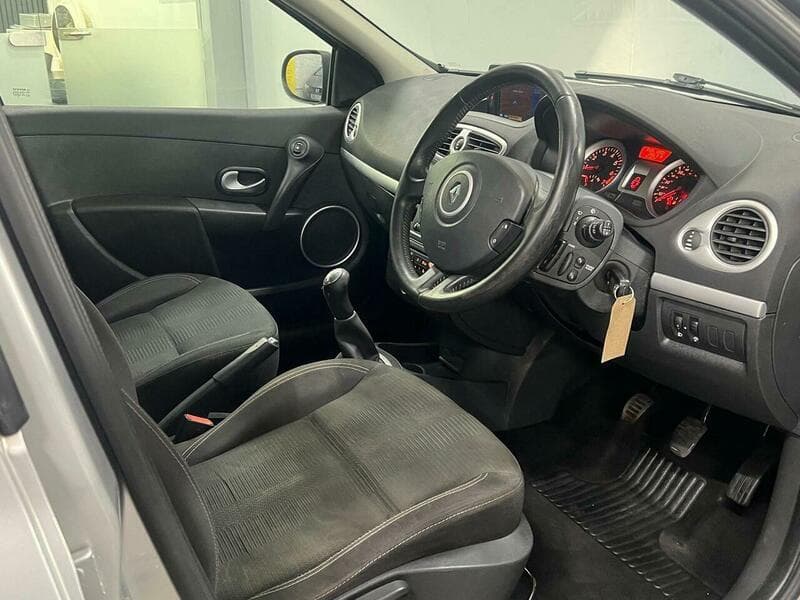2011 Renault Clio - Thumbnail 17