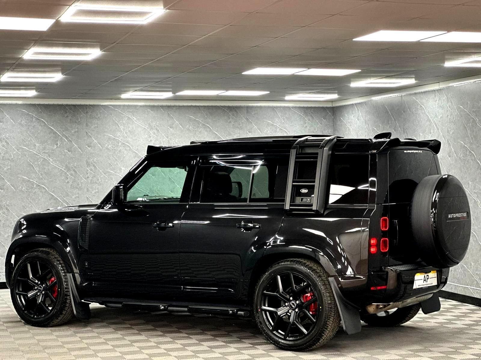 2025 Land Rover Defender 110 - Thumbnail 27