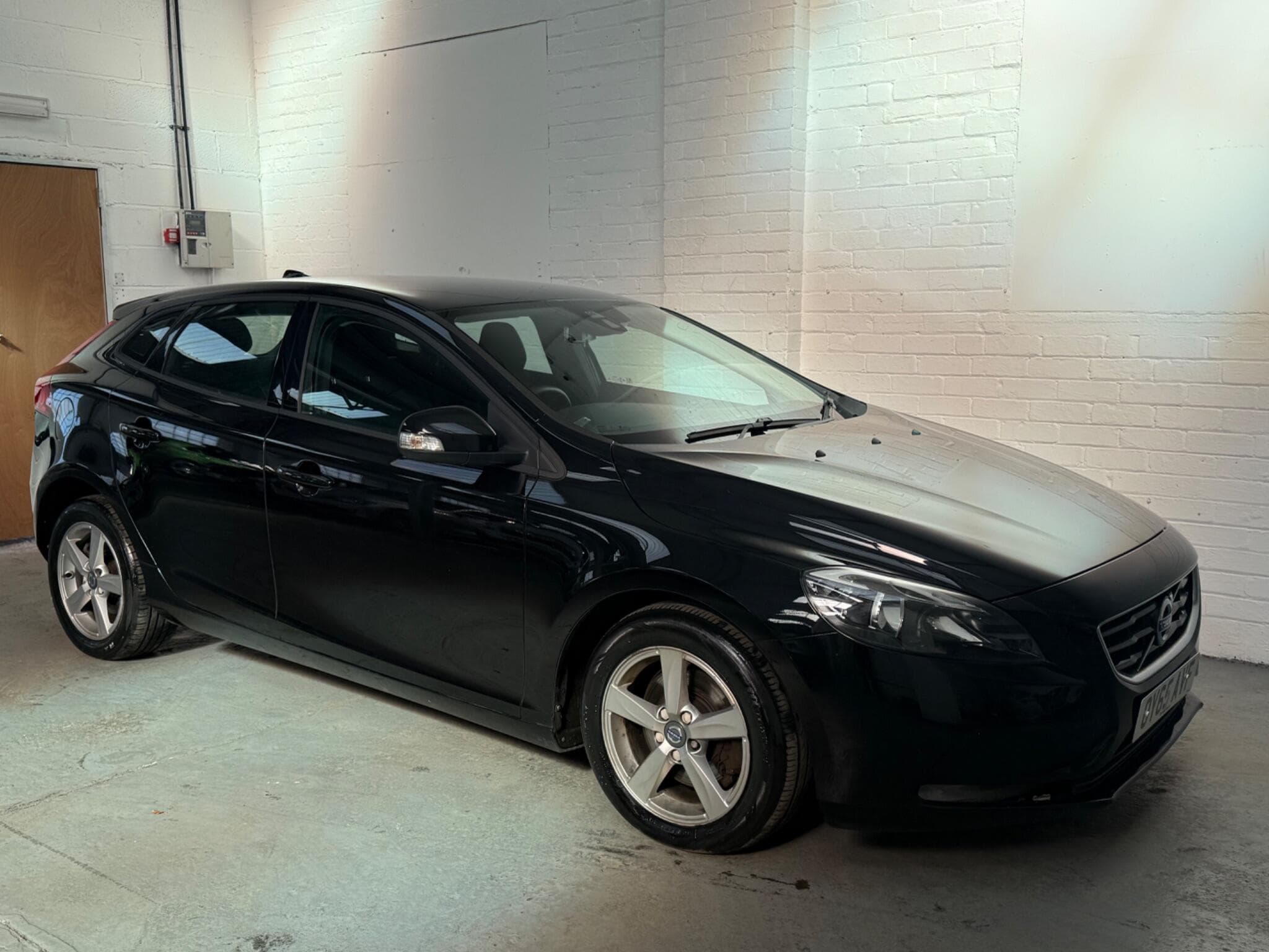 2015 Volvo V40 - Main